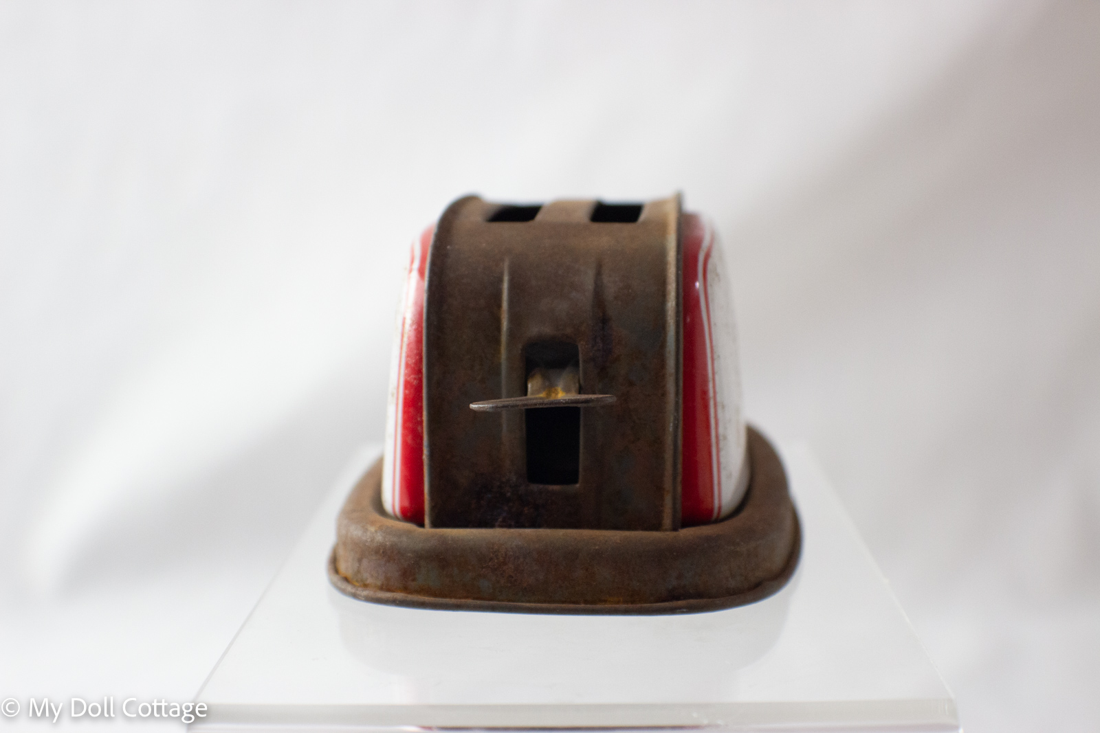 Side view showing lever and rusted tin surface