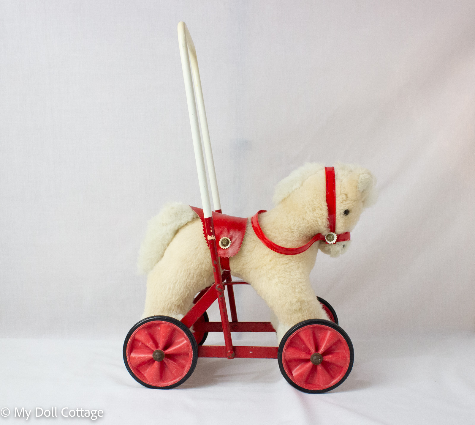 Side profile showing pony shape and wheel configuration