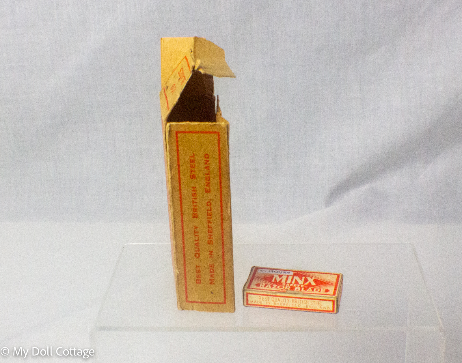 Side view of Sheffield-made Minx display box with original blade packet.