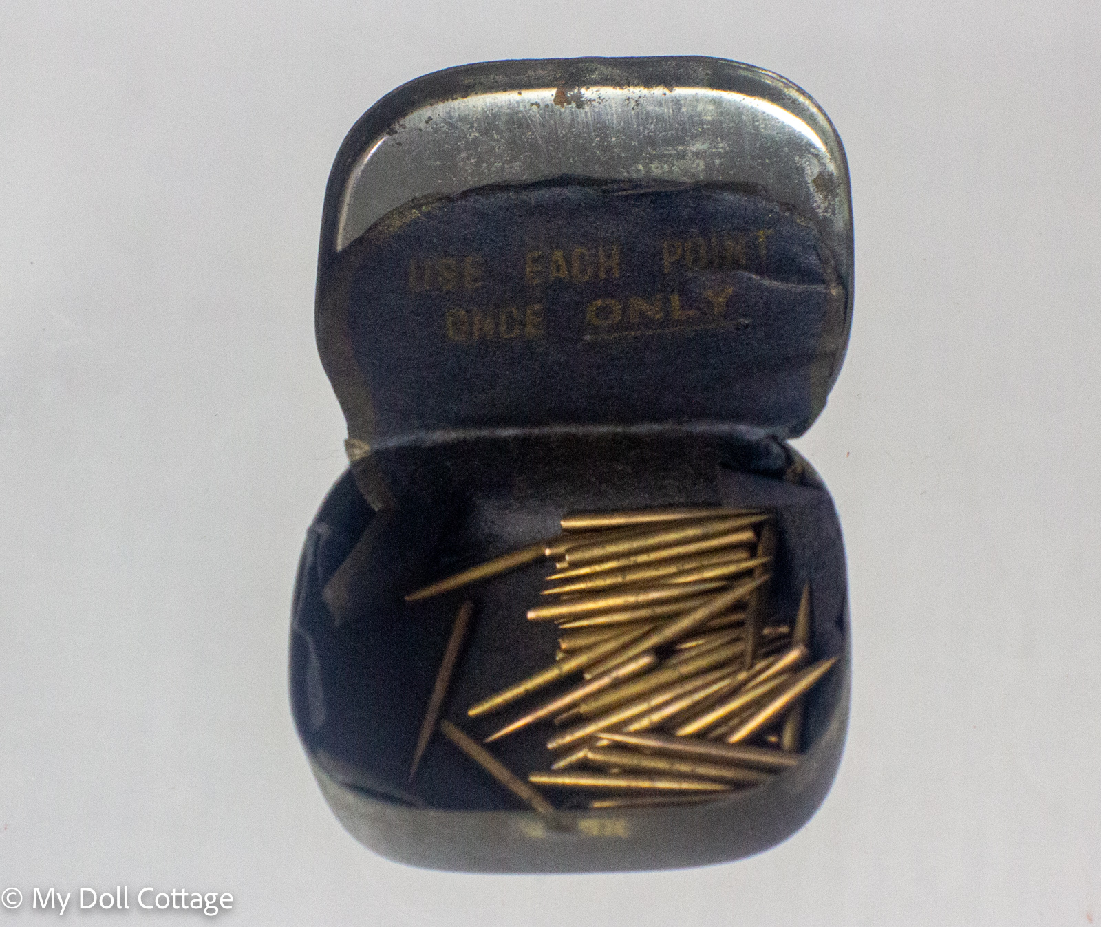 inside the gramaphone tin showing the half tone needles