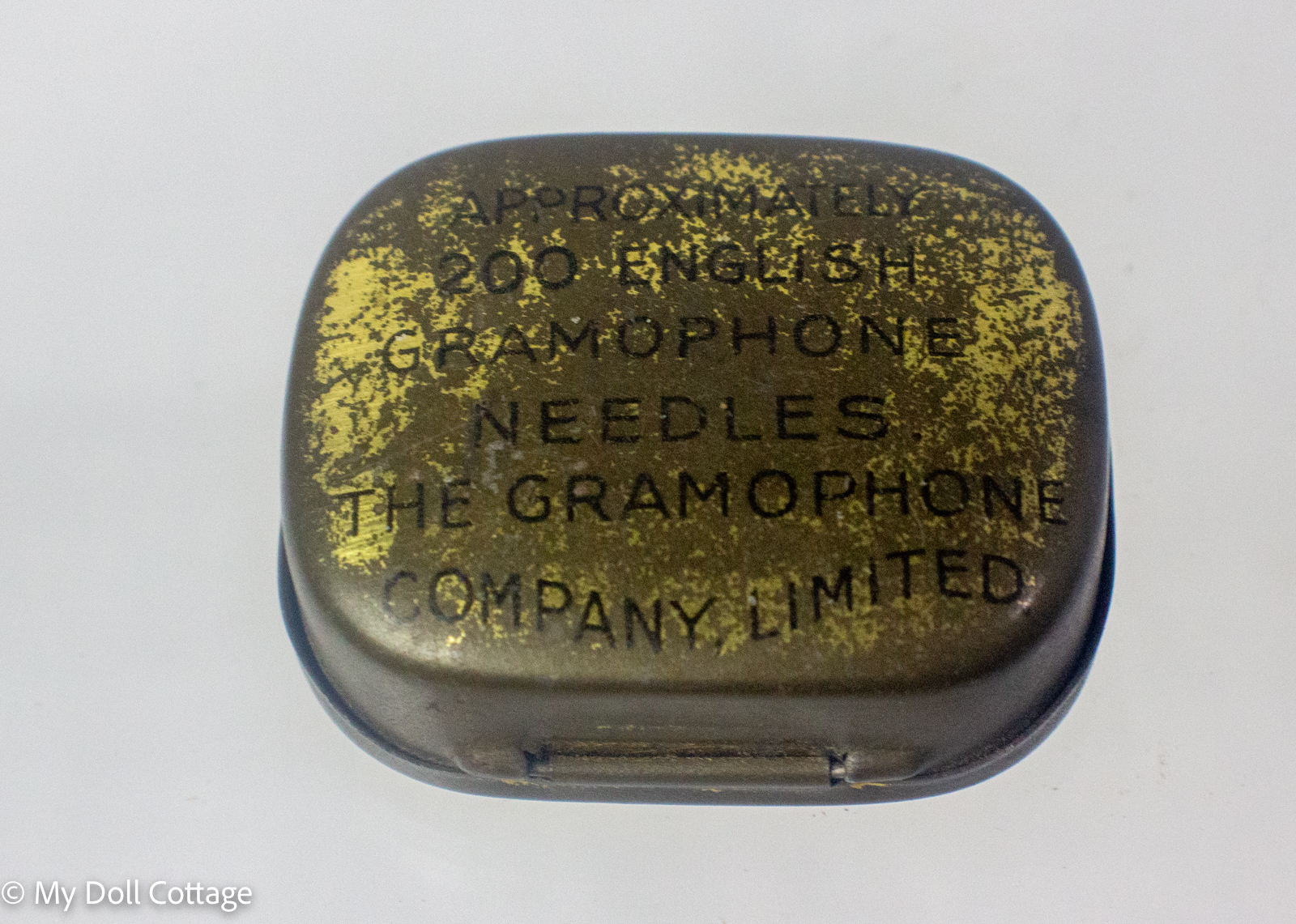 back of tin inscrbed 'Approximateley 200 English Gramophone Needles'