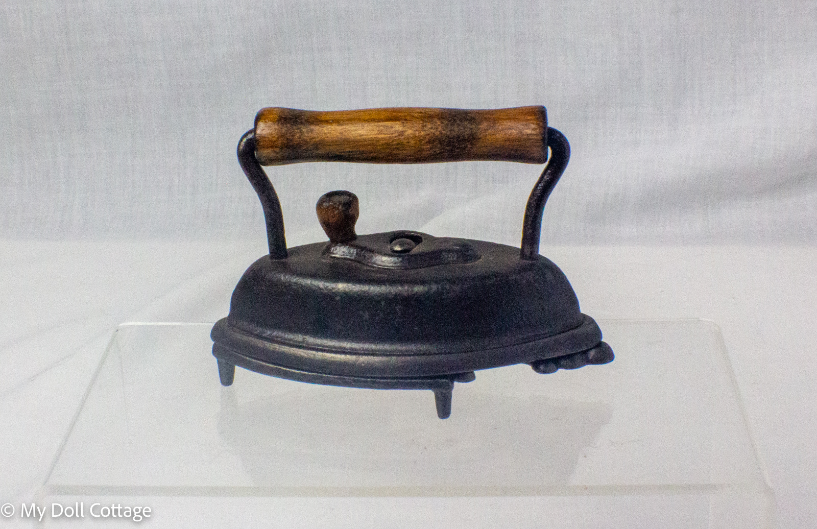 c.1900–1925 Dover No. 902 Salesman Sample Sad Iron with Original Stand