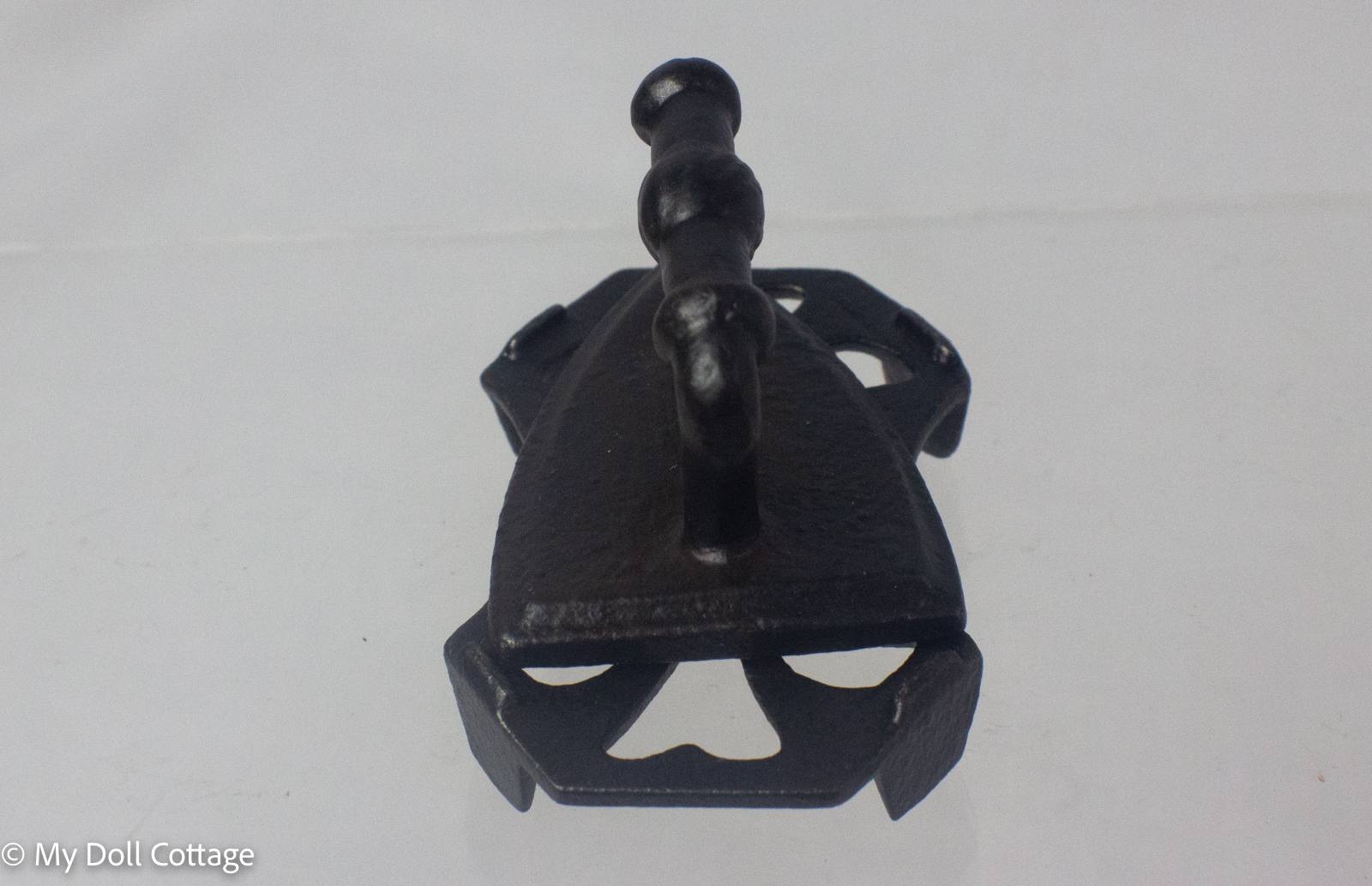 End view illustrating the proportions of the miniature iron and stand. 