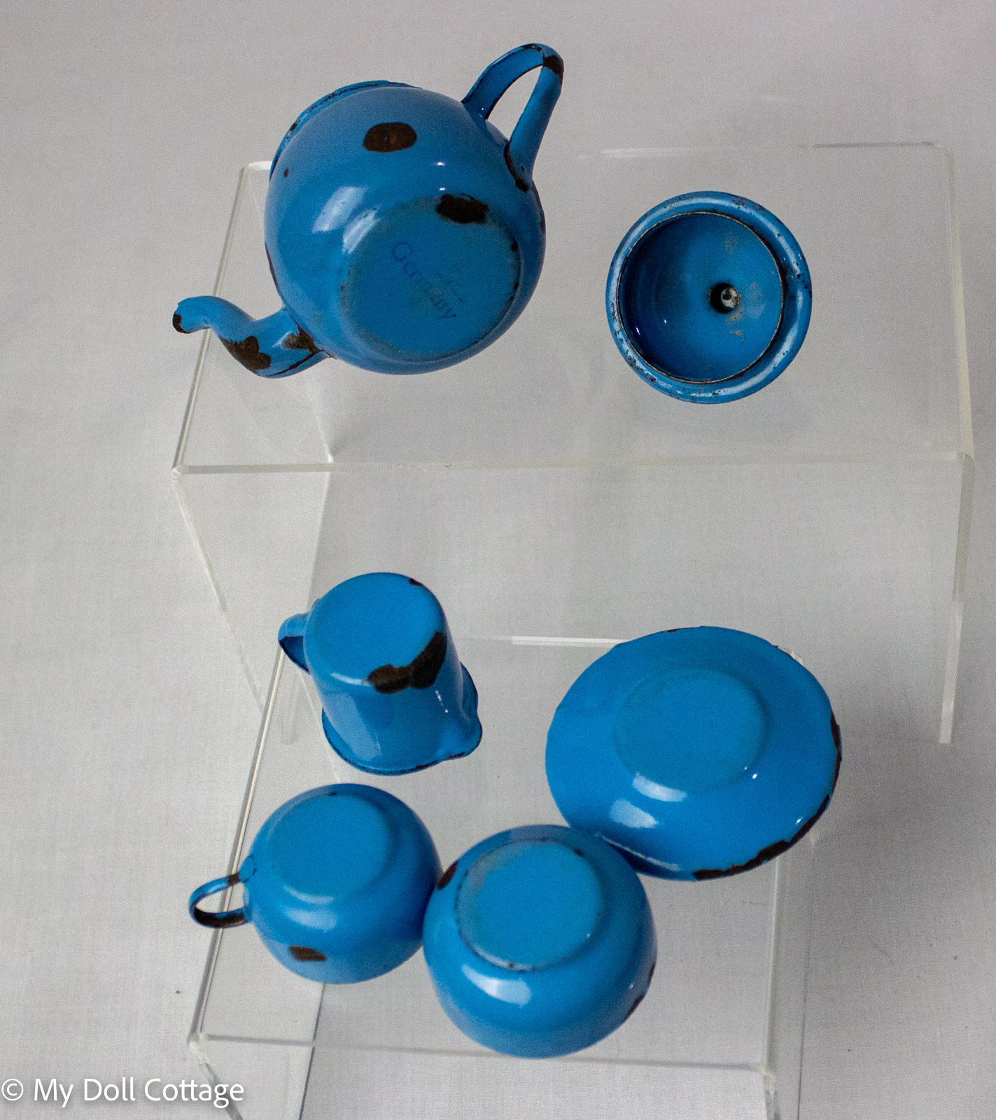 Overhead view displaying the original enamel finish and wear.