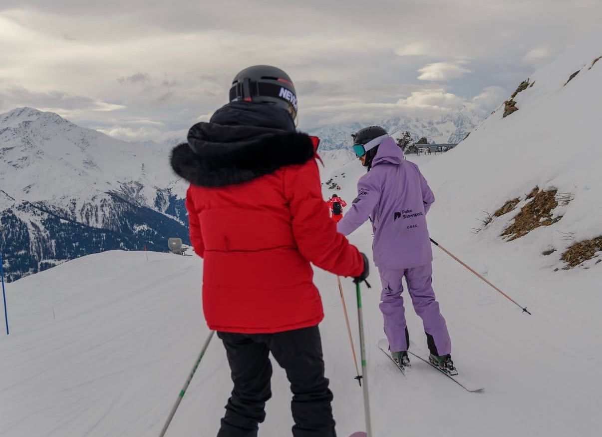 Anthony Whitfield coaching an adult skier during a technical lesson in Verbier.