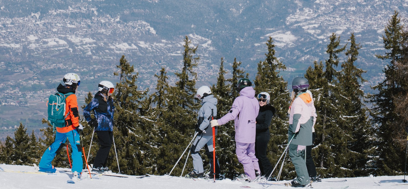 Pulse Snowsports instructors coaching children, adults and instructor trainees across different disciplines.