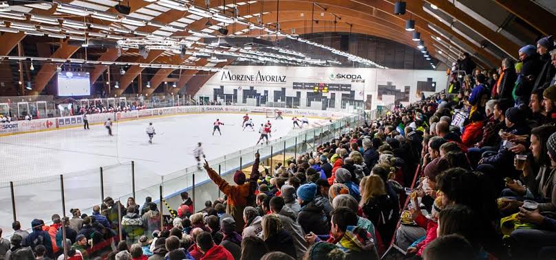 An ice hockey match being played in the Morzine Avoriaz ice hockey stadium.