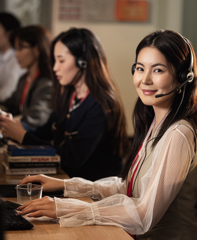 Conseillère support avec casque