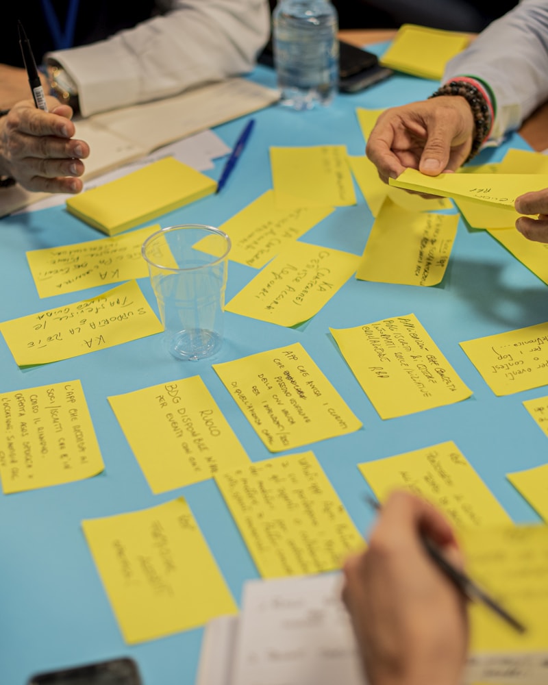Responsable formation créant un parcours dans Cards