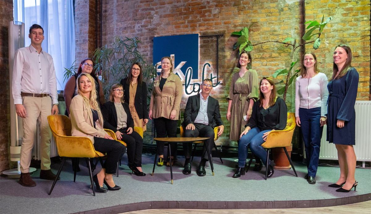Az iFinance csapata
