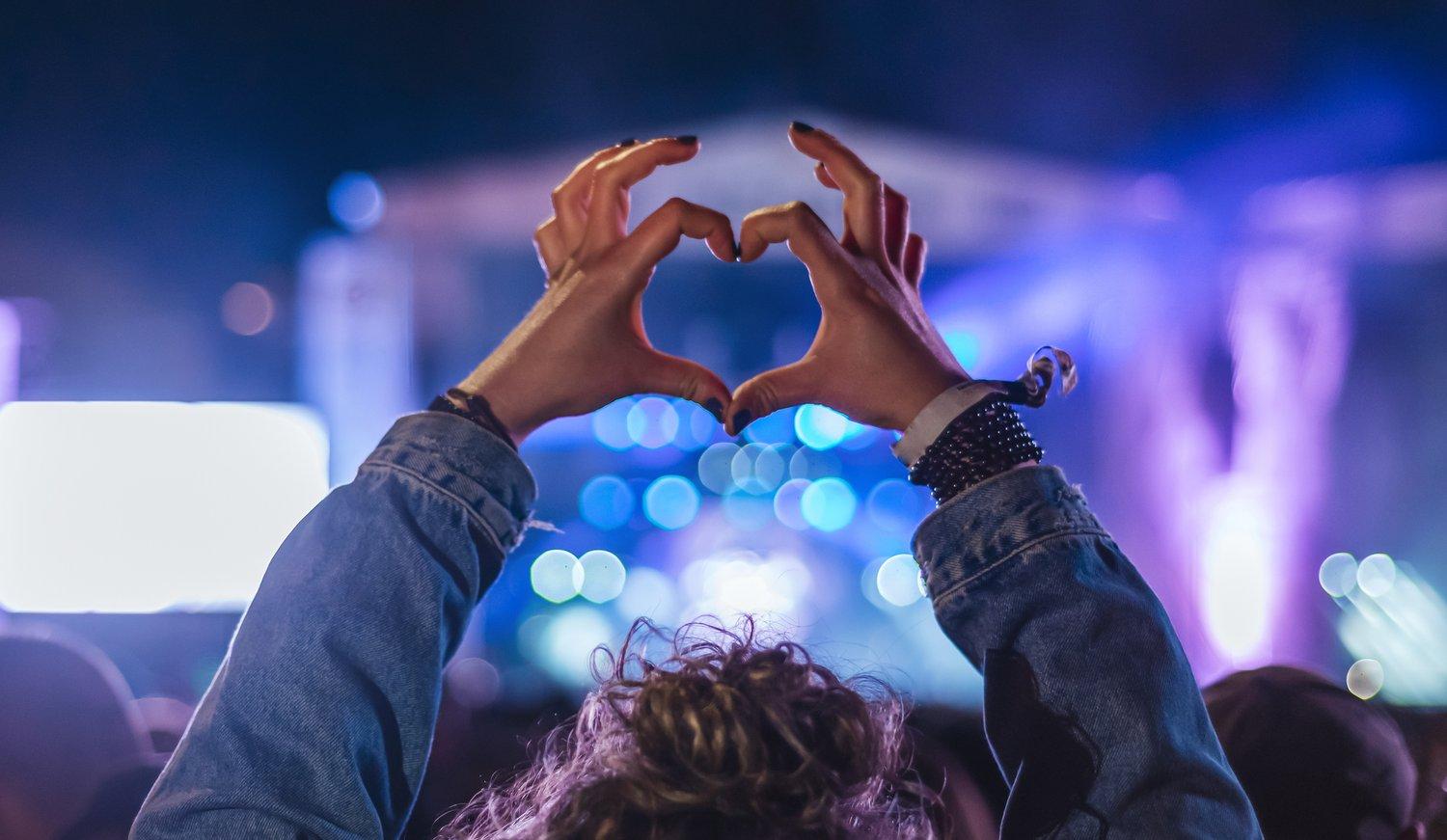 The Truth Behind Parasocial Relationships — Mental Health Association in  Delaware