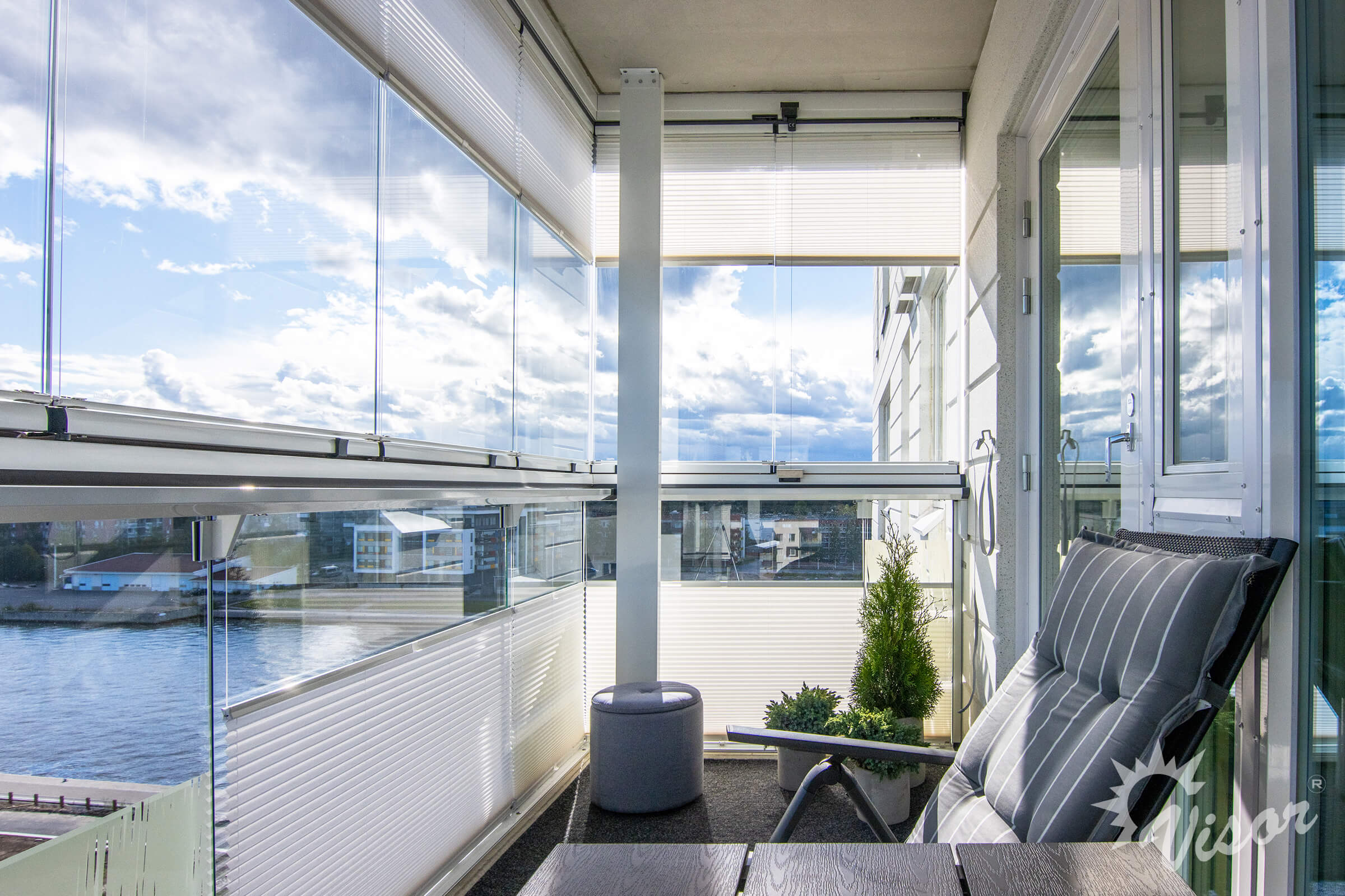 Vaalean parvekken kaihtimet