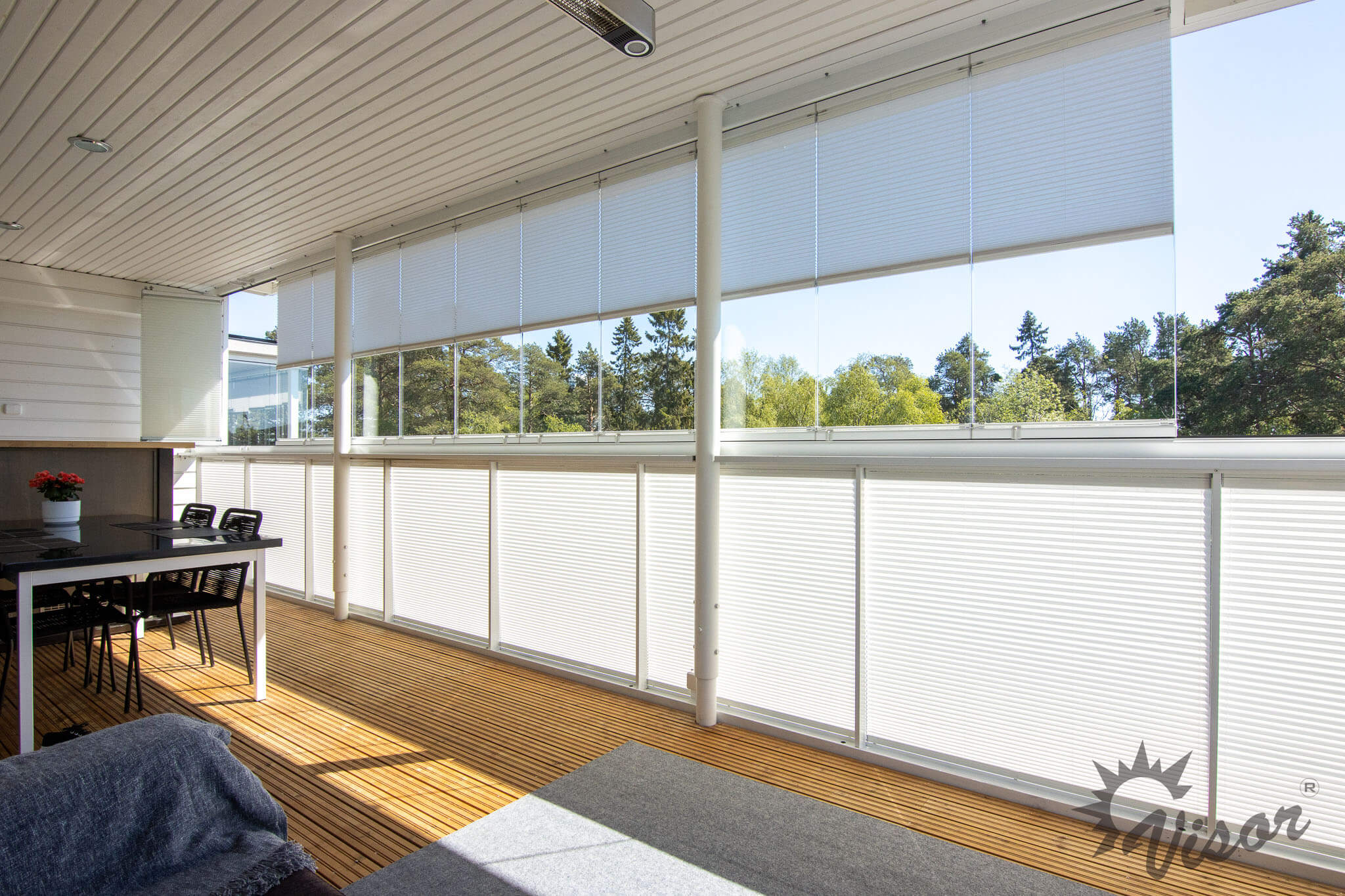 Ison parvekkeen kaihtimet