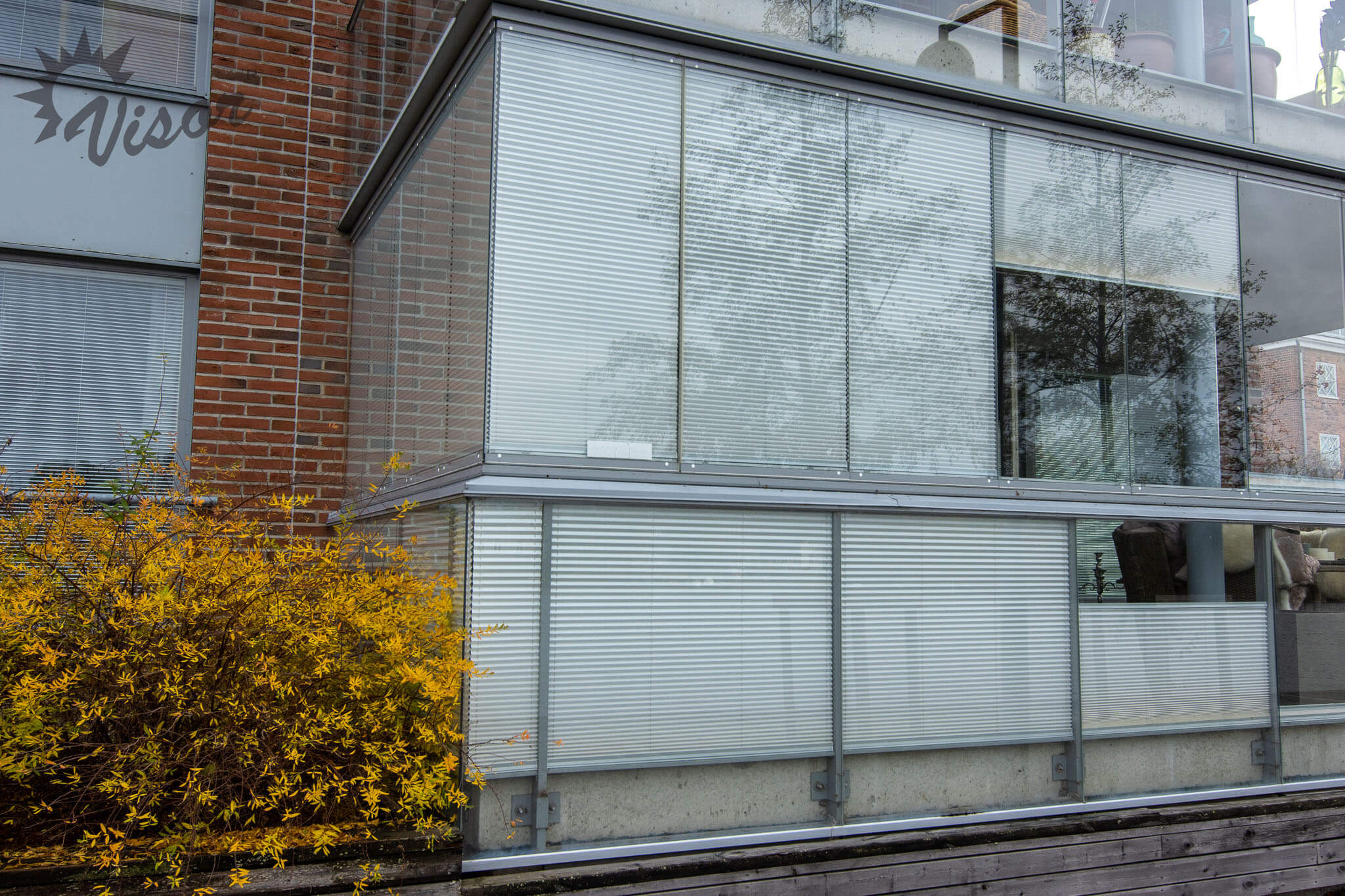 Parvekkeen kaihtimet ulkopuolelta