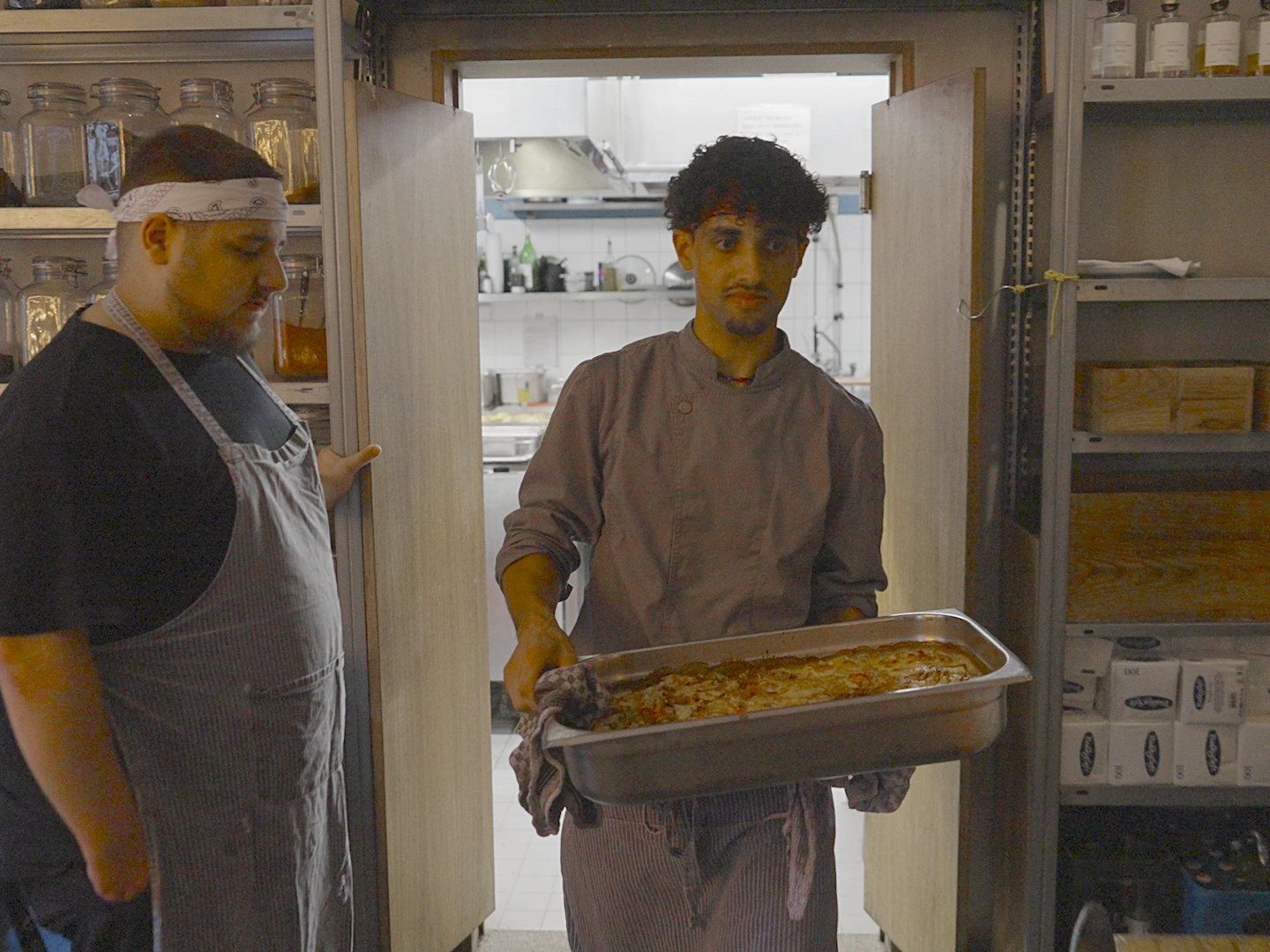 Menschen mit Migrationshintergrund werden in den Arbeitsmarkt integriert