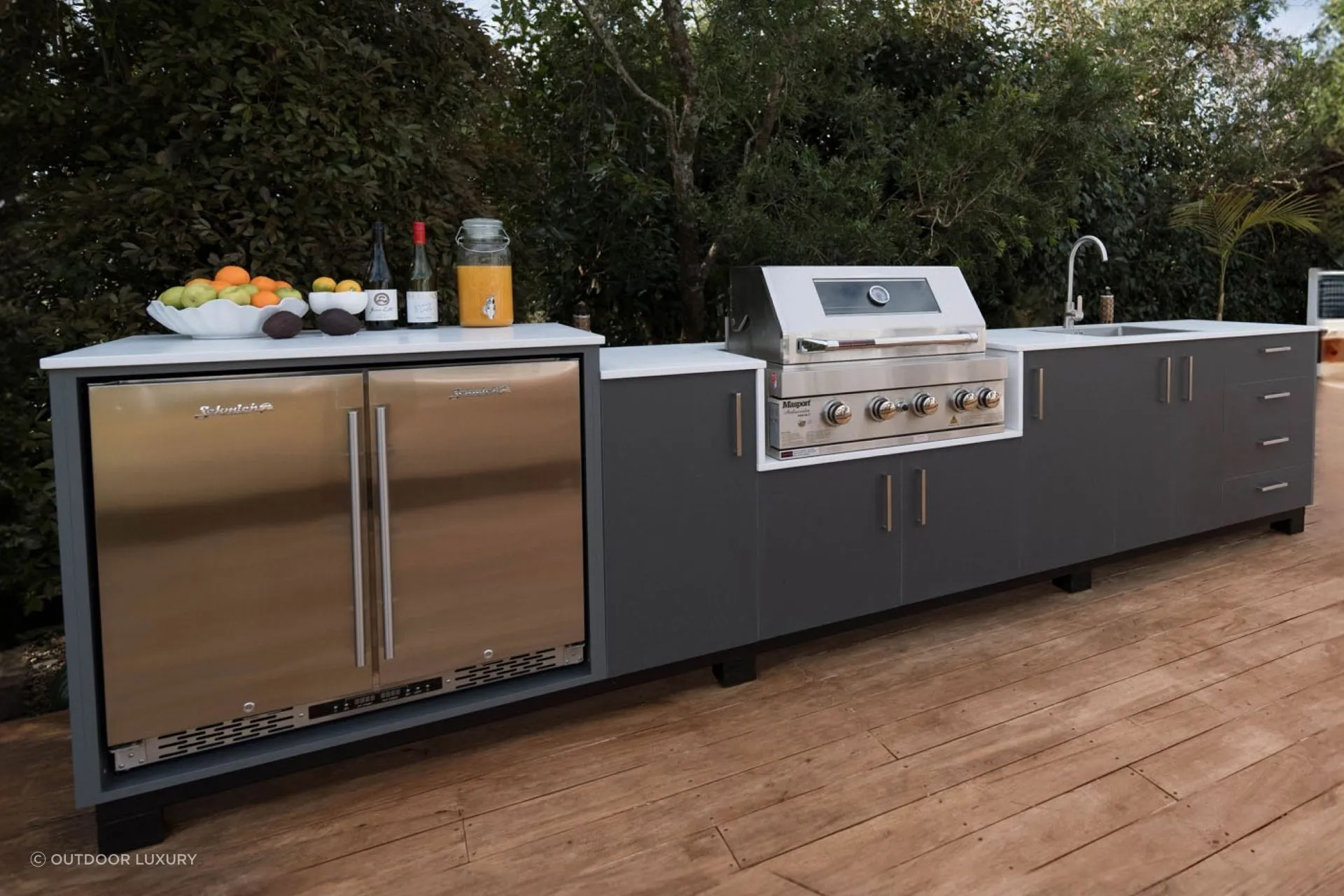 Outdoor kitchen appliance options: grill, pizza oven, ice maker