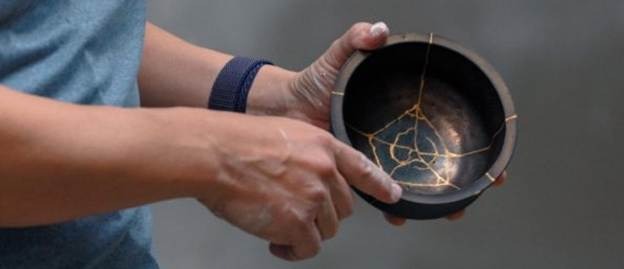 Afbeelding met persoon, horloge, pols, vingerDoor AI gegenereerde inhoud is mogelijk onjuist.