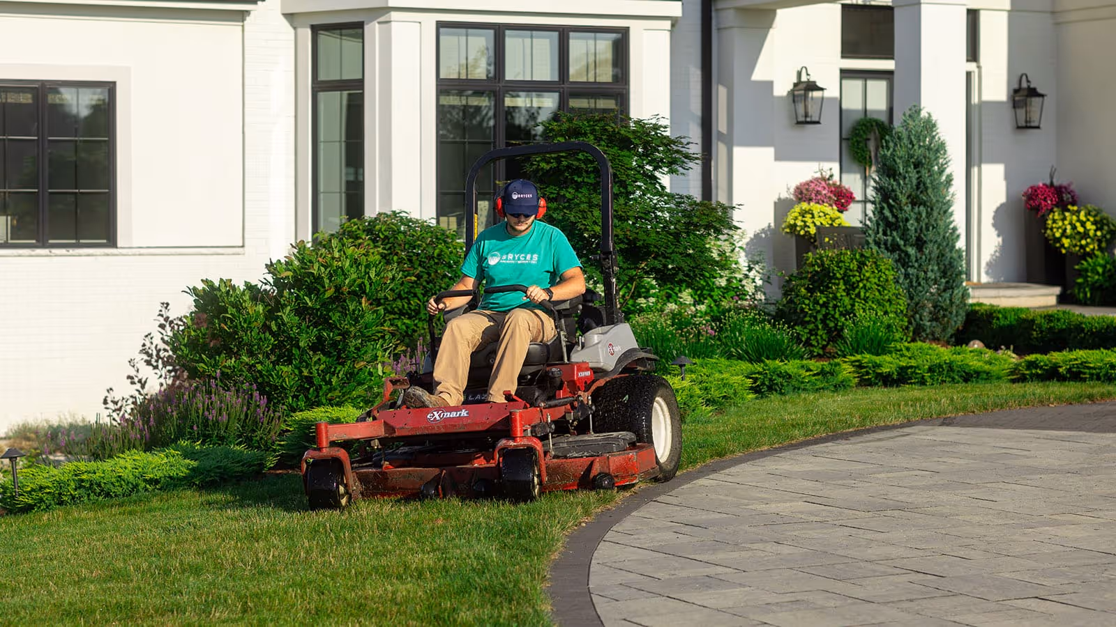 Weekly Lawn Care near me in Waukesha Wisconsin