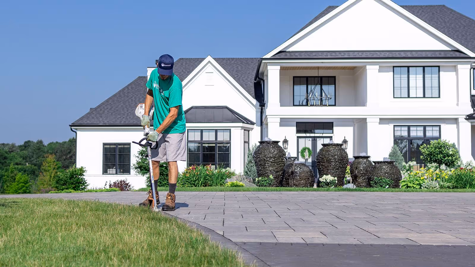Edging and trimming maintenance by Bryce's Lawn Service near me in Waukesha Wisconsin.
