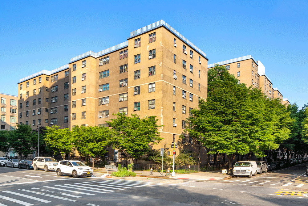 Metro north Plaza & White, Pact 11 bathroom renovations by Bath Fitter commercial solutions.