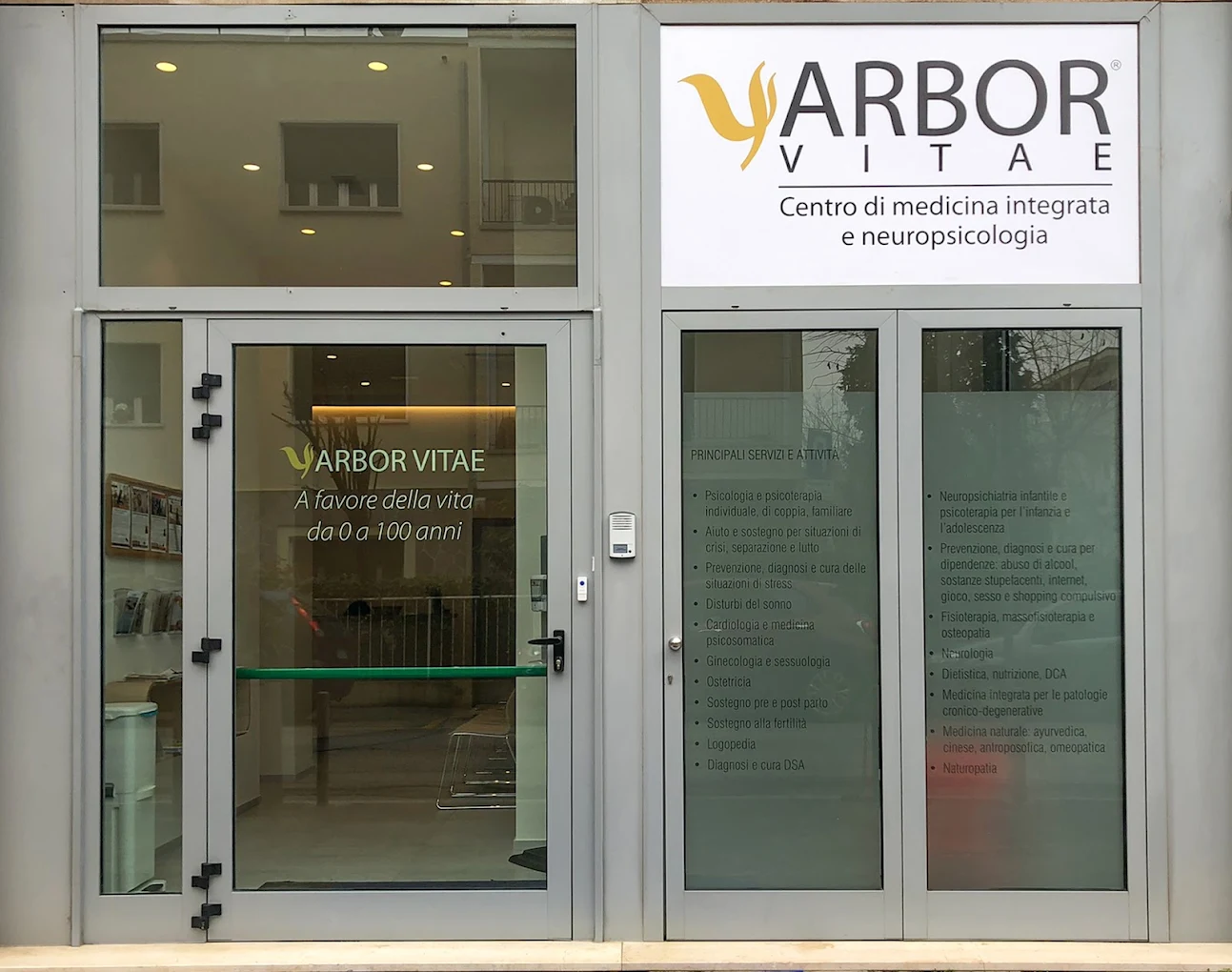 Ingresso del centro Arbor Vitae in viale Fabio Filzi 9 a Rimini
