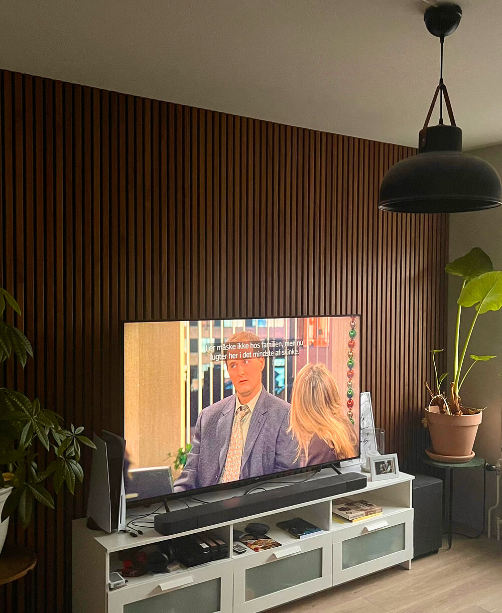Trend valnöt kök i modern lägenhet i Helsingborg