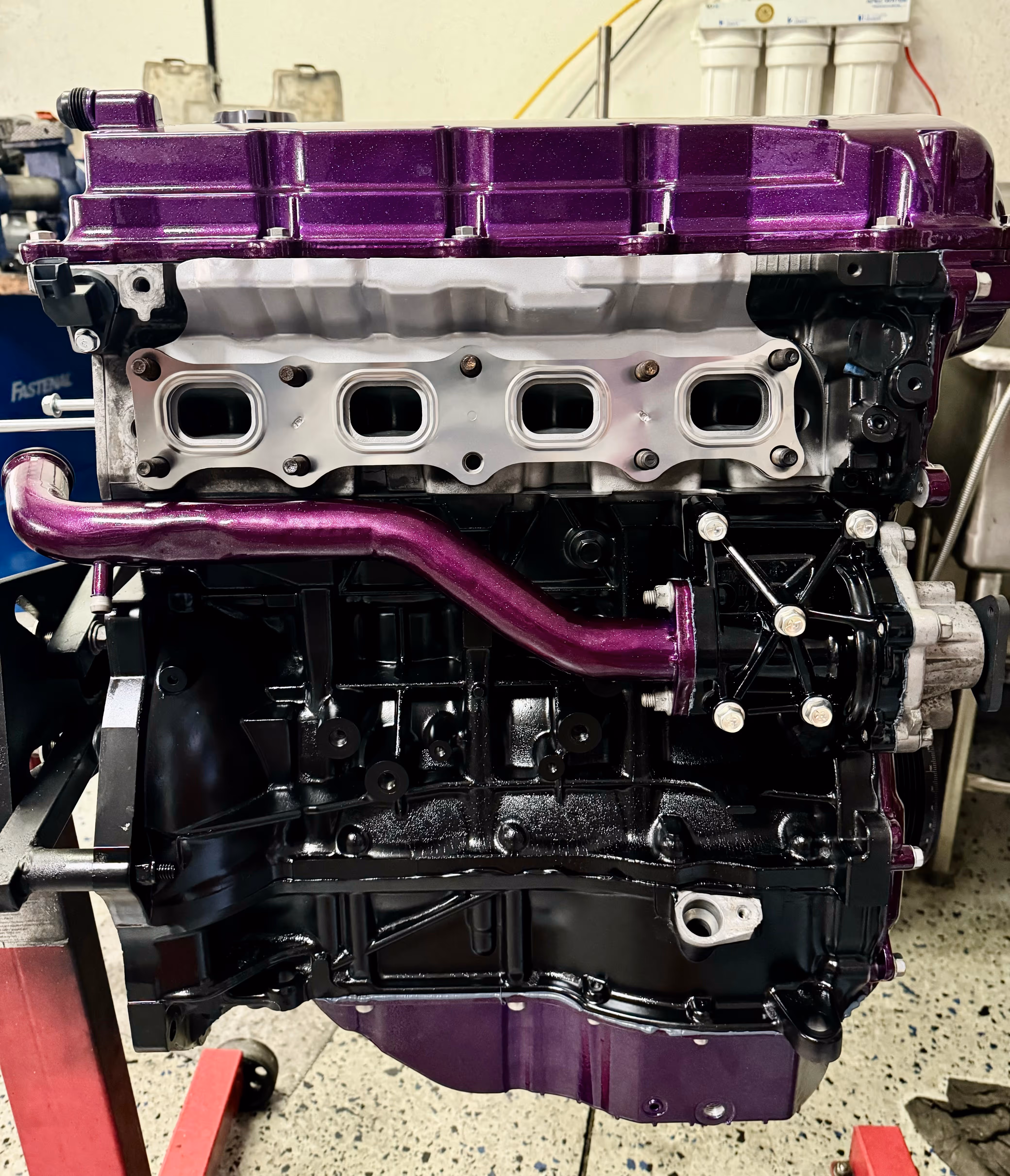 a picture of an engine on a stand