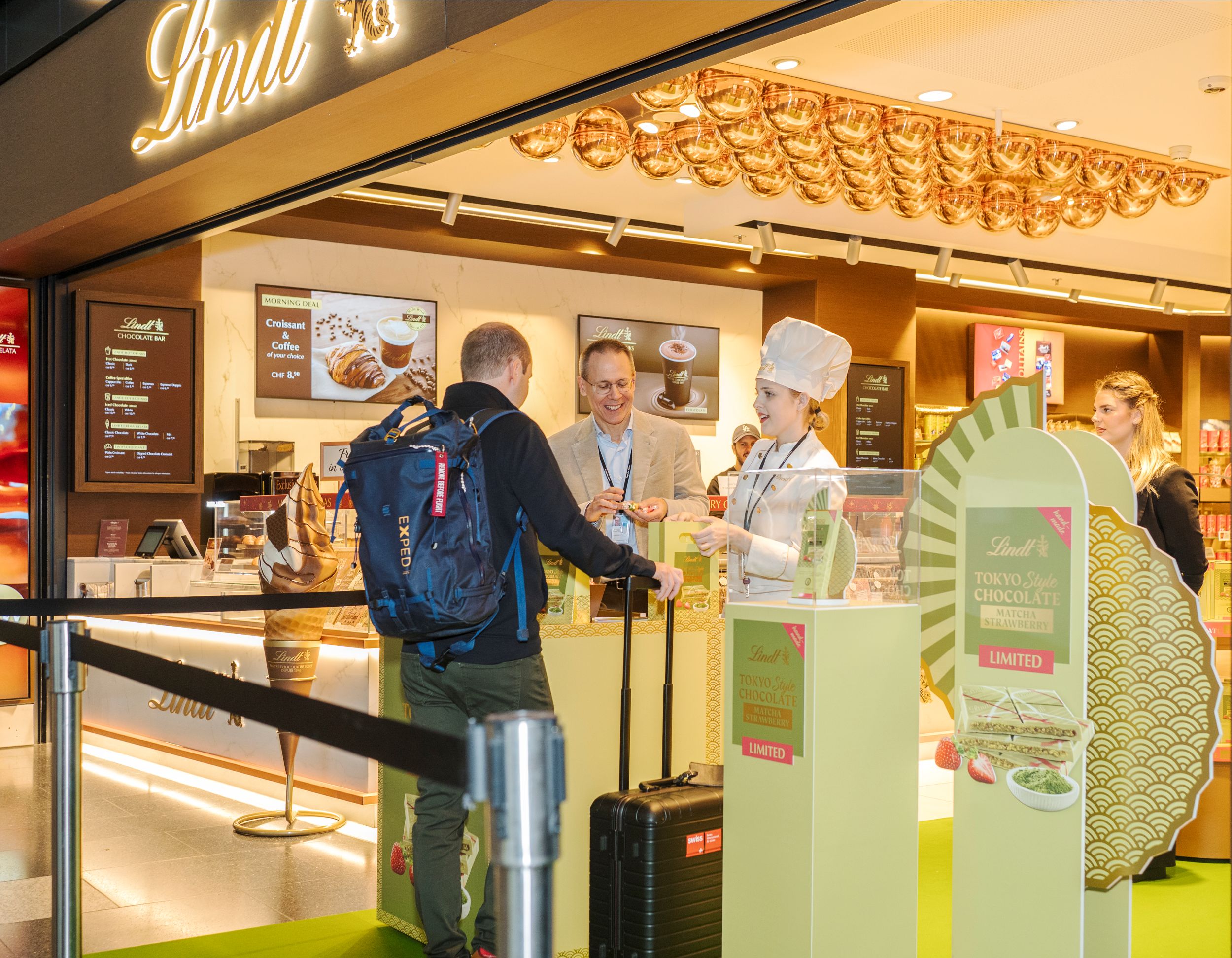 Lindt & Sprüngli debuts Tokyo Style Chocolade – Matcha Strawberry across key European airport hubs