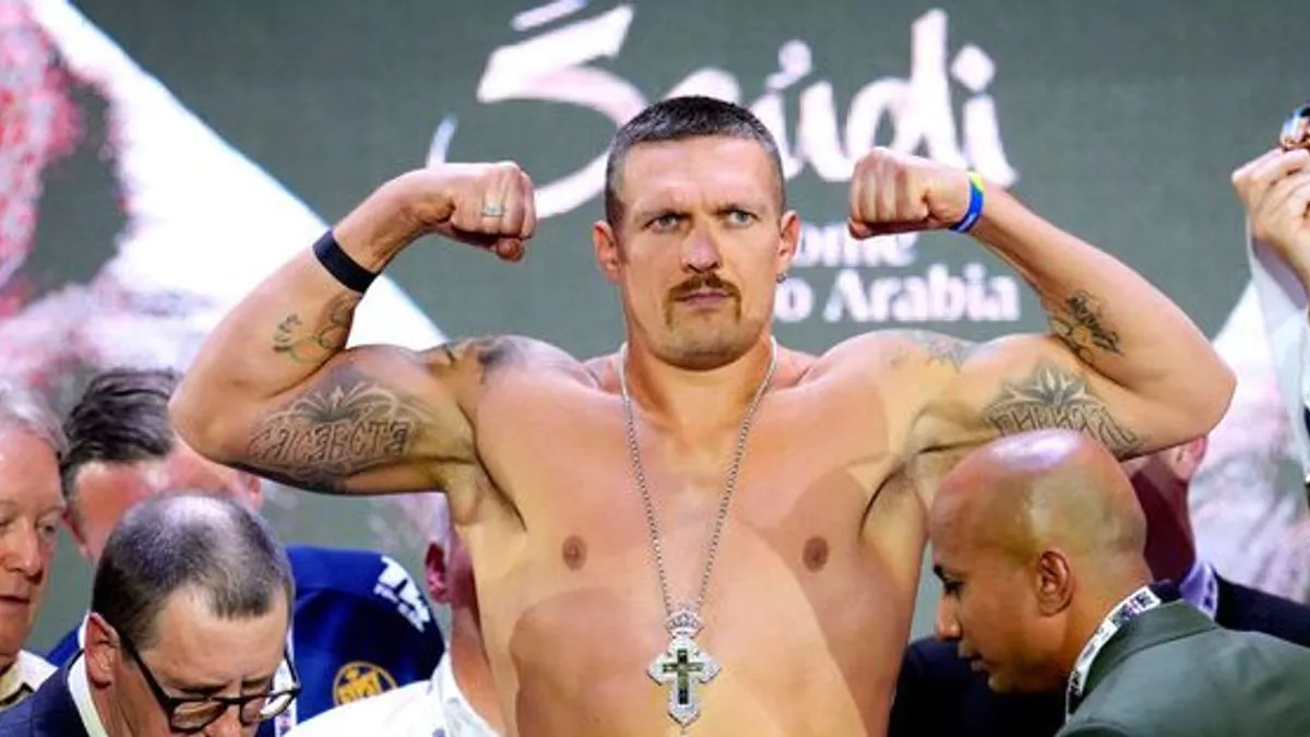 Oleksandr Usyk participe à un match de football caritatif malgré sa blessure et attise la polémique