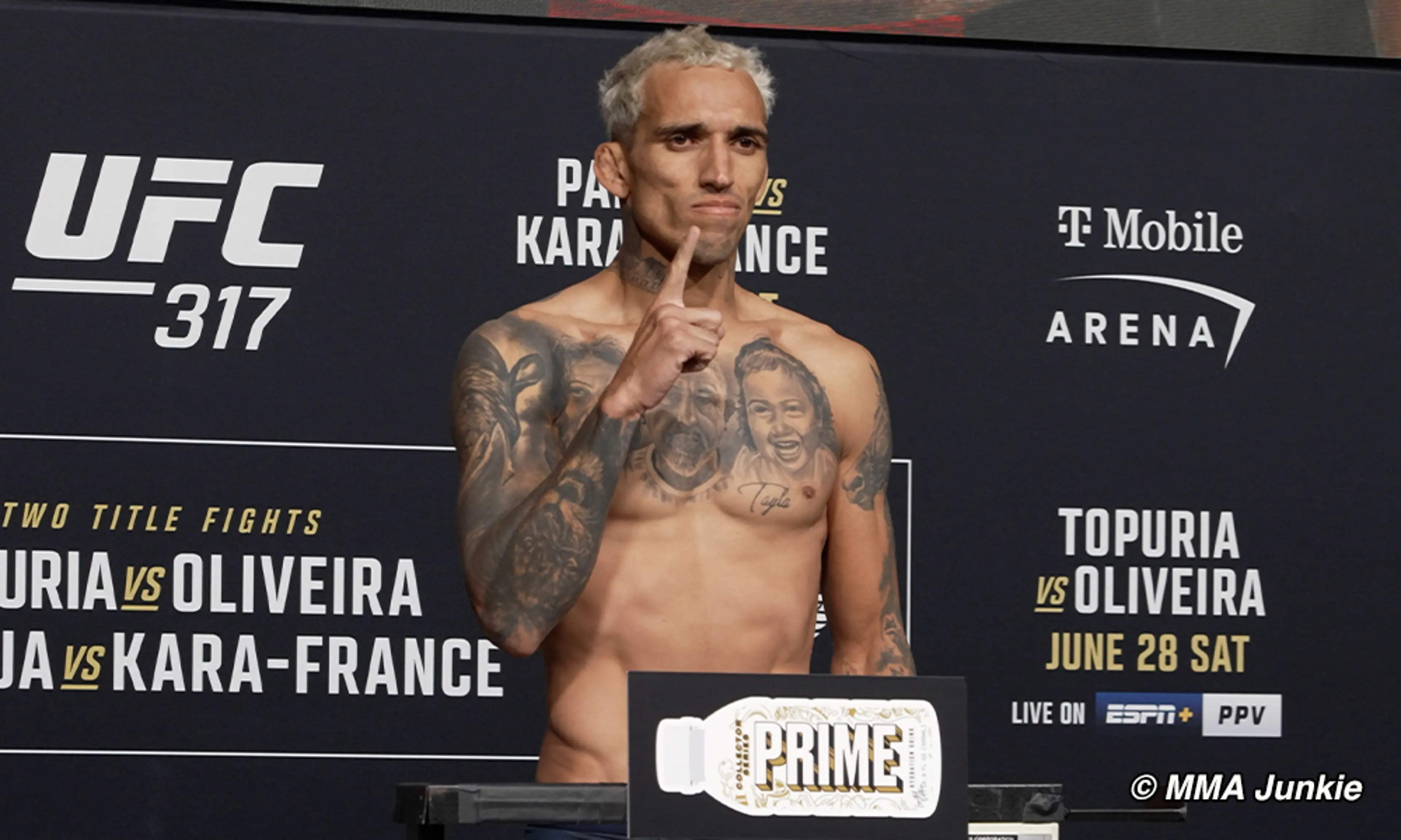 Qui pour affronter Charles Oliveira à UFC Rio après le forfait de Rafael Fiziev ?