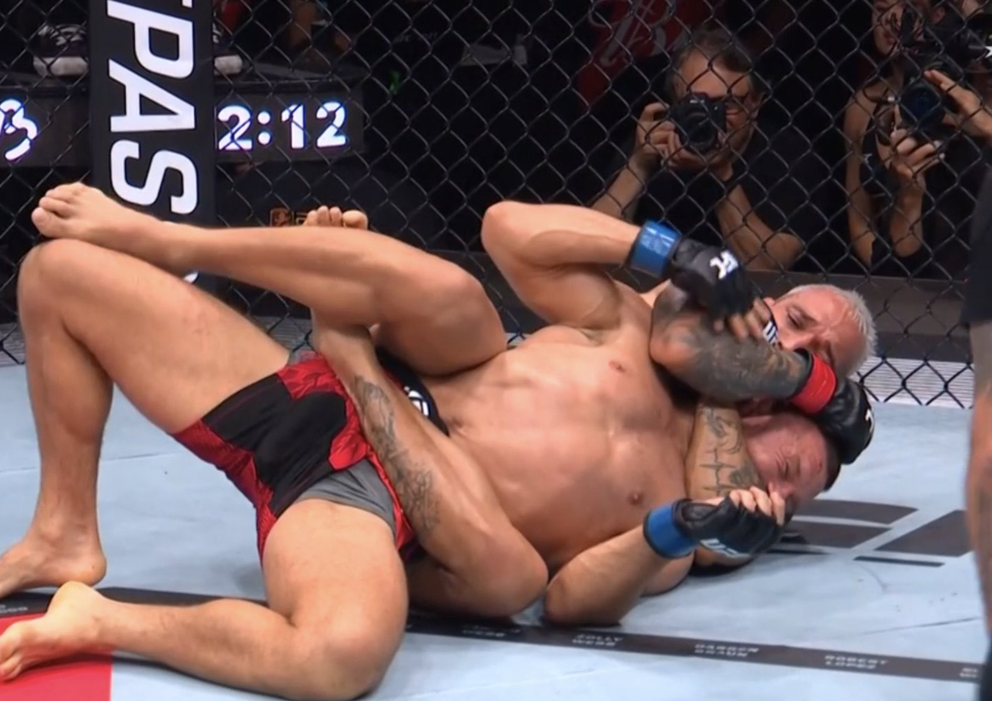 UFC : Charles Oliveira retrouve le succès à Rio