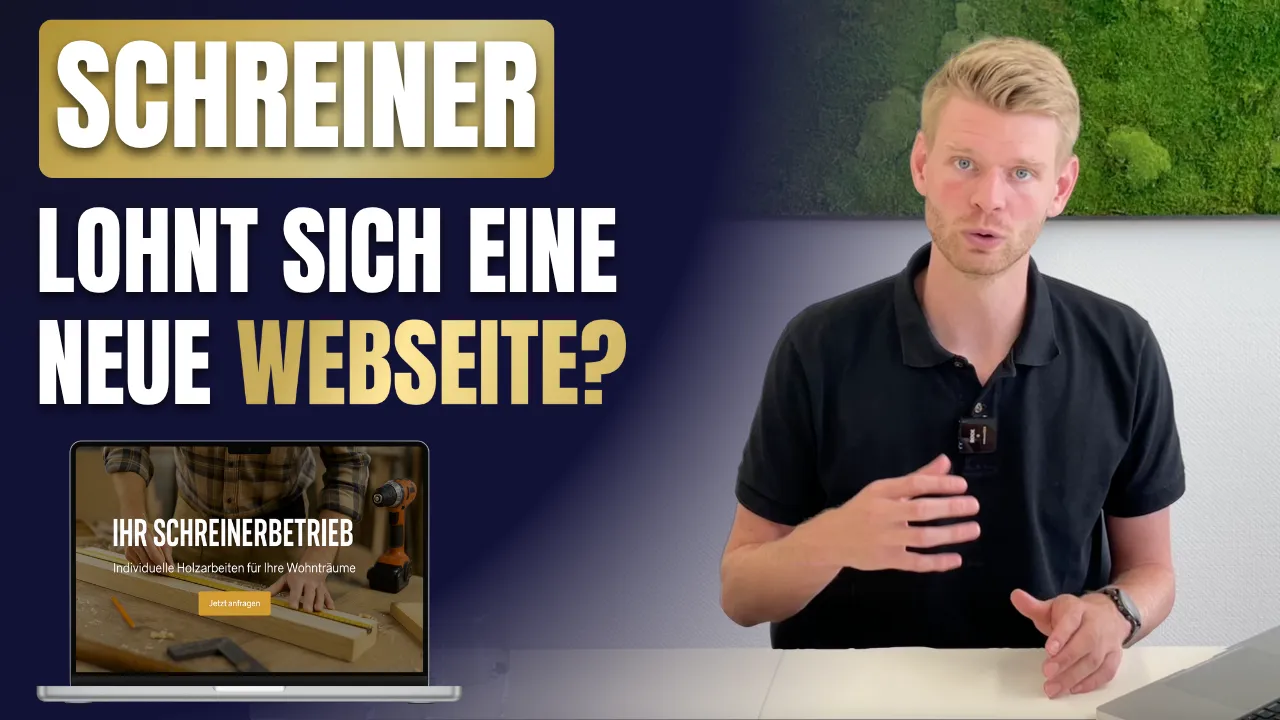  Mann erklärt vor Kamera, warum sich eine moderne Webseite für Schreinereien lohnt, mit Beispiel-Website auf Laptop
