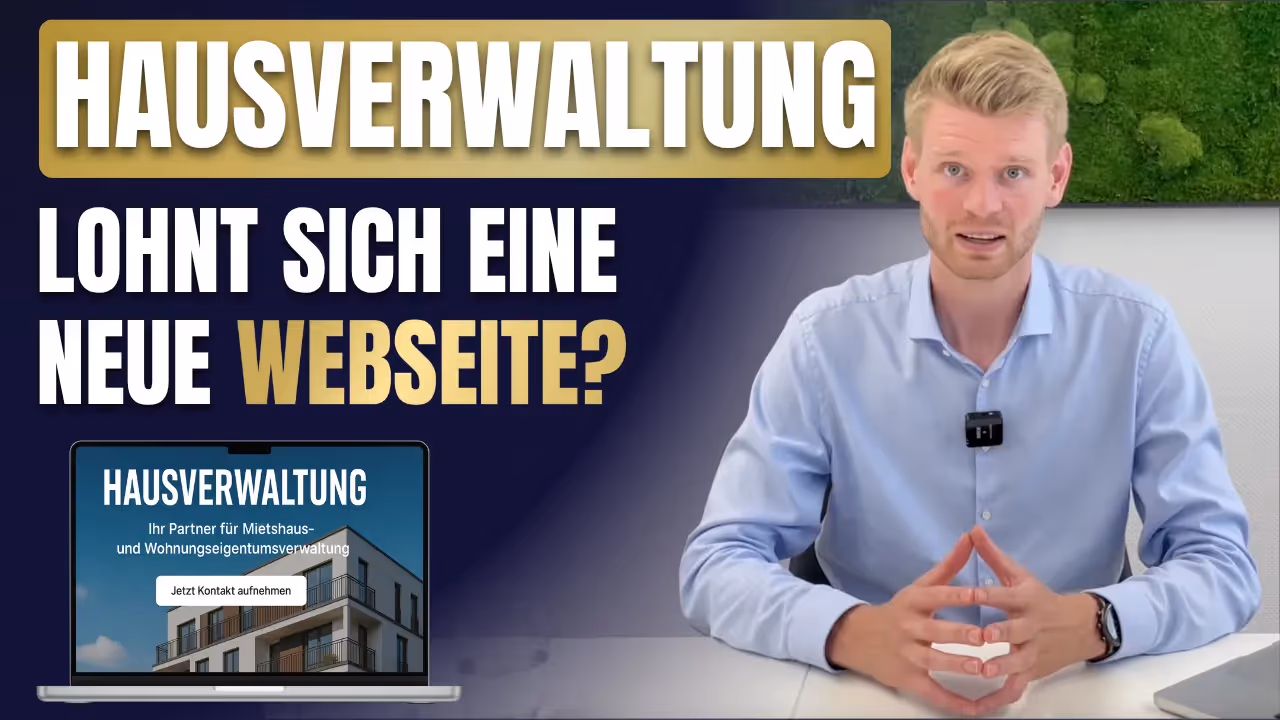 Mann erklärt vor Kamera, warum sich eine moderne Webseite für Hausverwaltungen lohnt, mit Beispiel einer professionellen Immobilienverwaltungs-Website auf Laptop