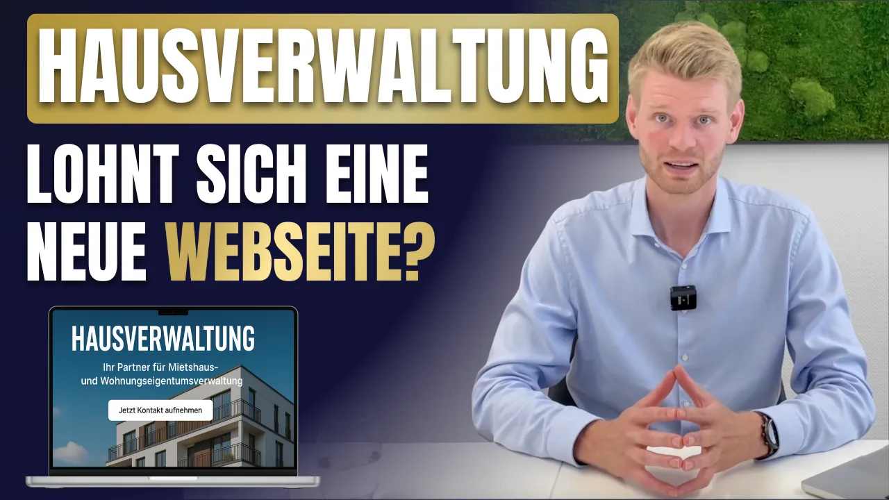 Mann erklärt vor Kamera, warum sich eine moderne Webseite für Hausverwaltungen lohnt, mit Beispiel einer professionellen Immobilienverwaltungs-Website auf Laptop