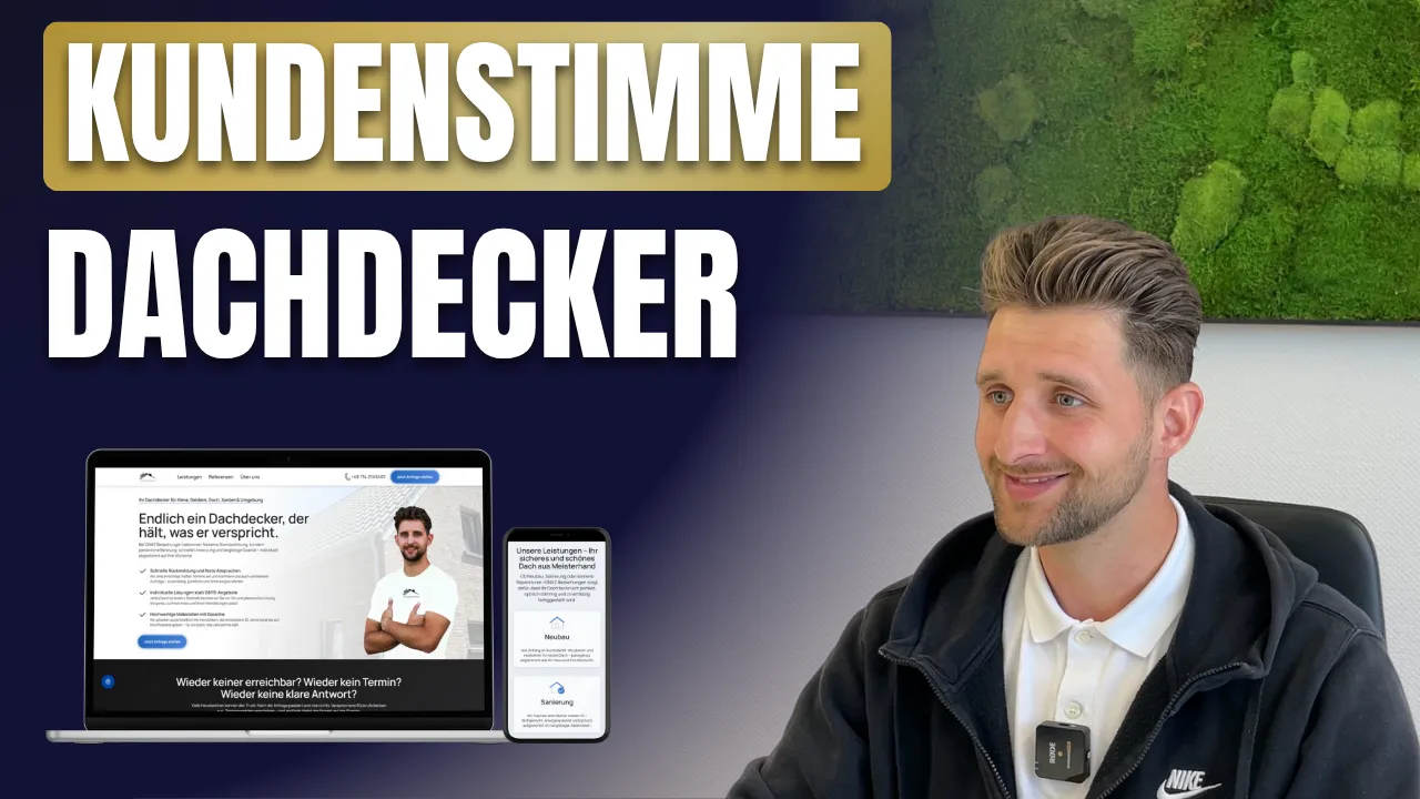 Dachdeckermeister lächelt in die Kamera, daneben sieht man seine moderne Webseite auf Laptop und Smartphone