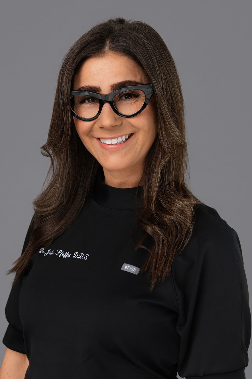 Headshot of Dr. Julie Pfeffer