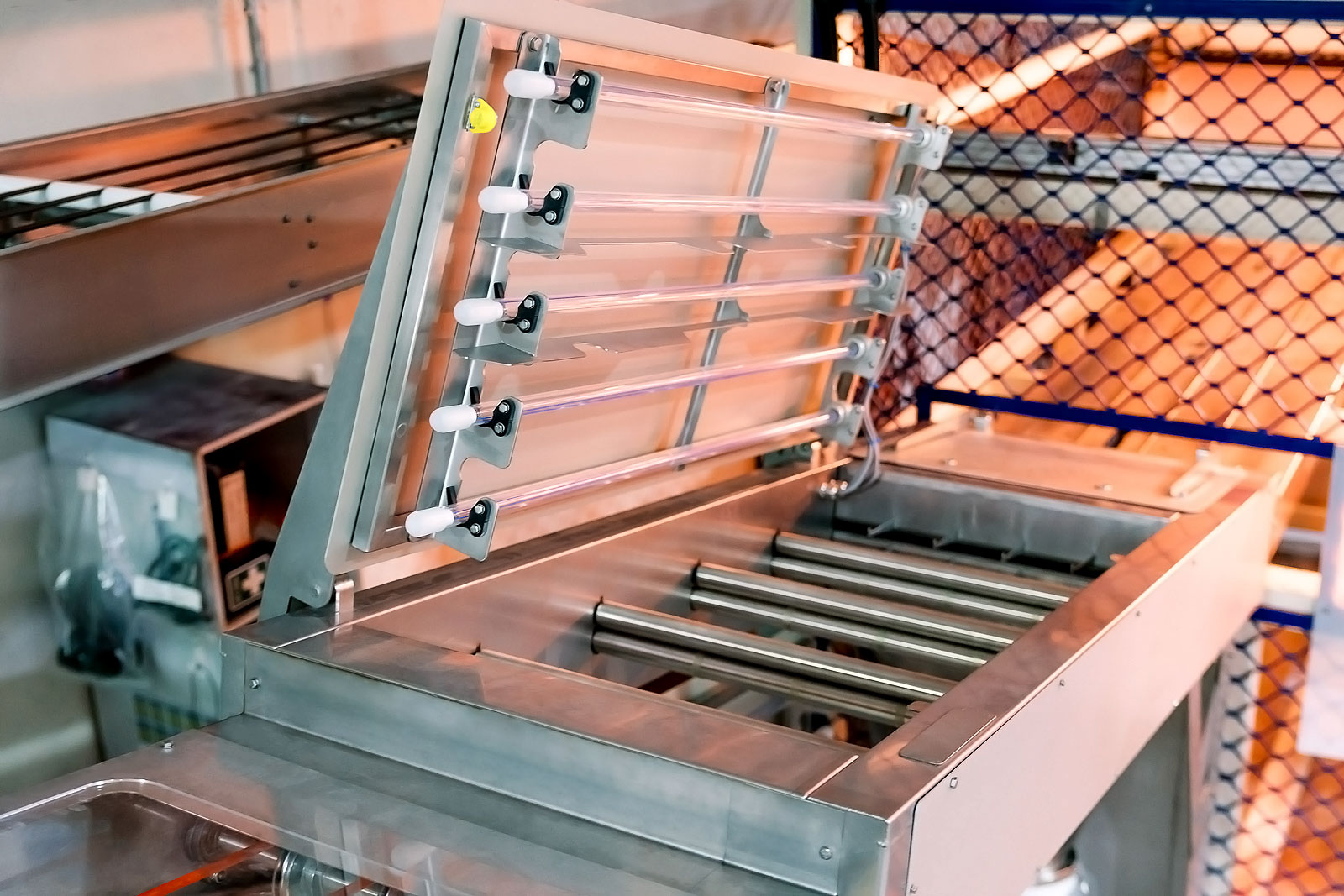 Providing effective, integrated treatment solutions into existing production lines in High Hygiene Areas. Connecting areas and systems.