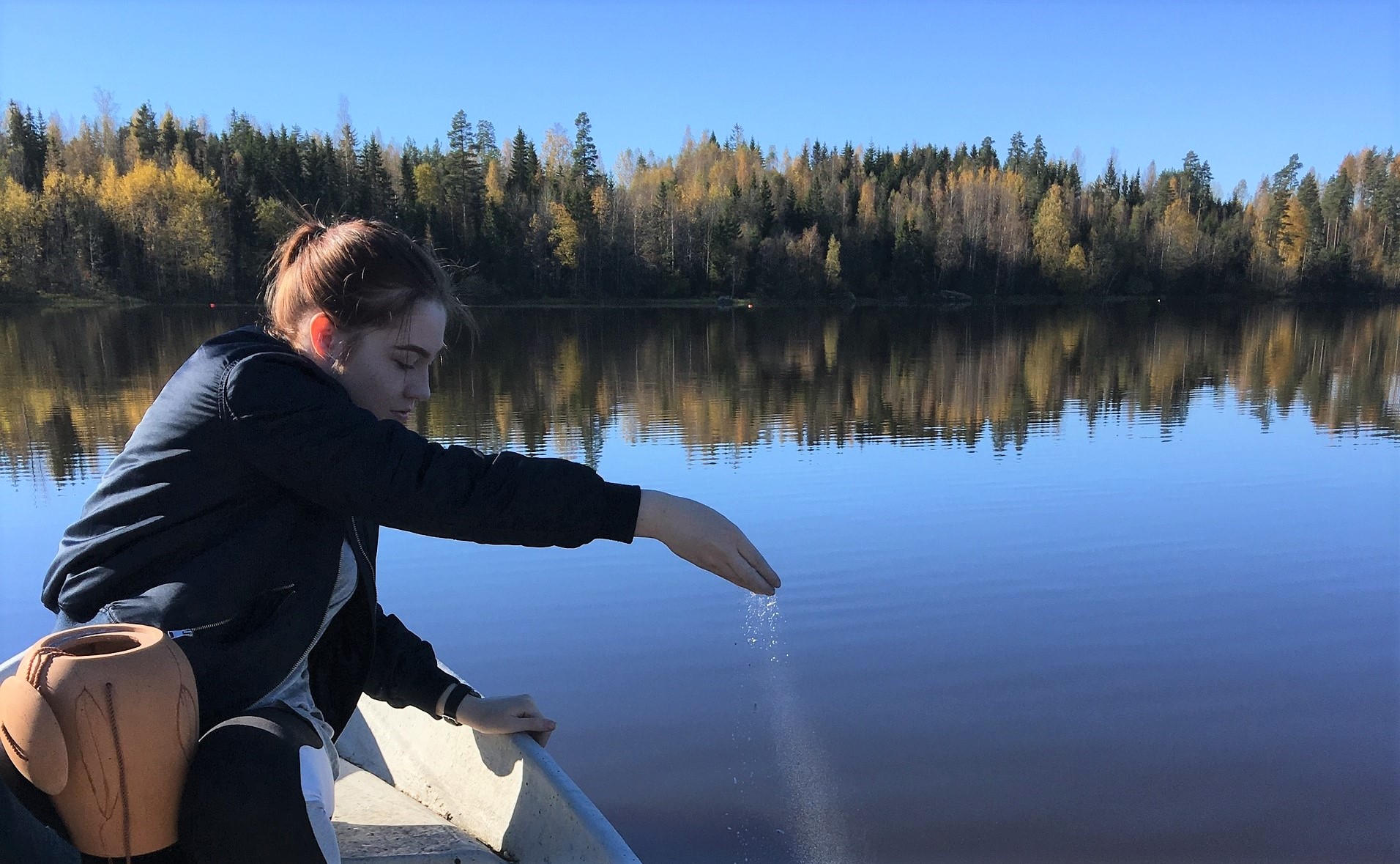Cremation sea scattering ashes memorial
