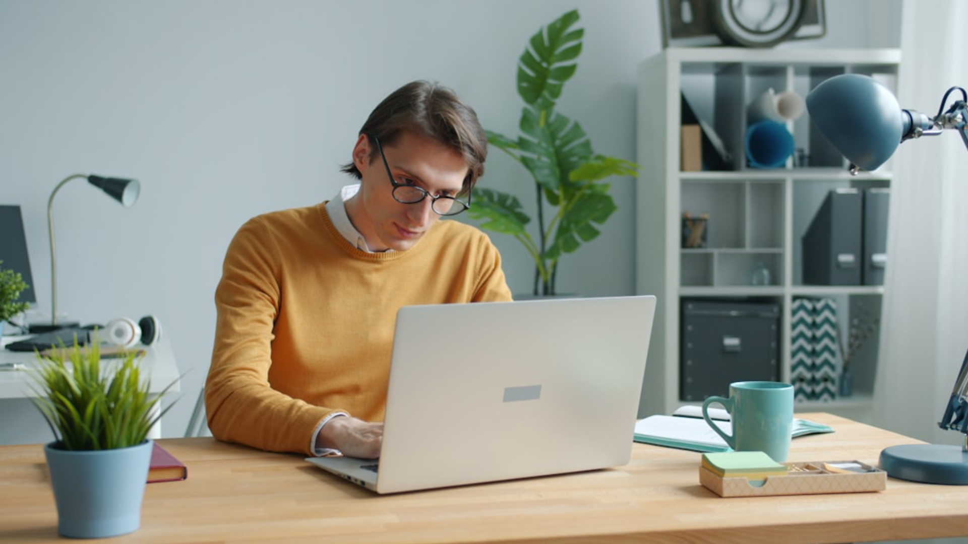 A marketer scheduling content