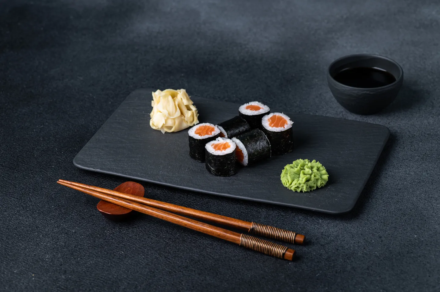 Salmon maki