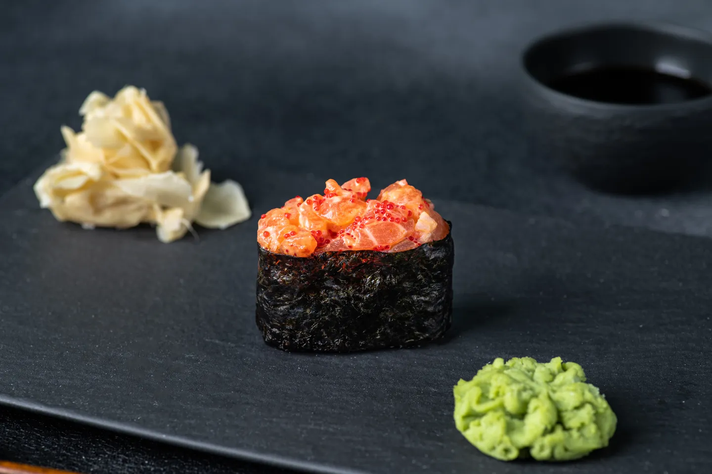 Salmon gunkan