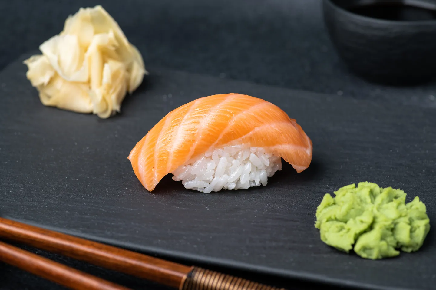 Salmon nigiri