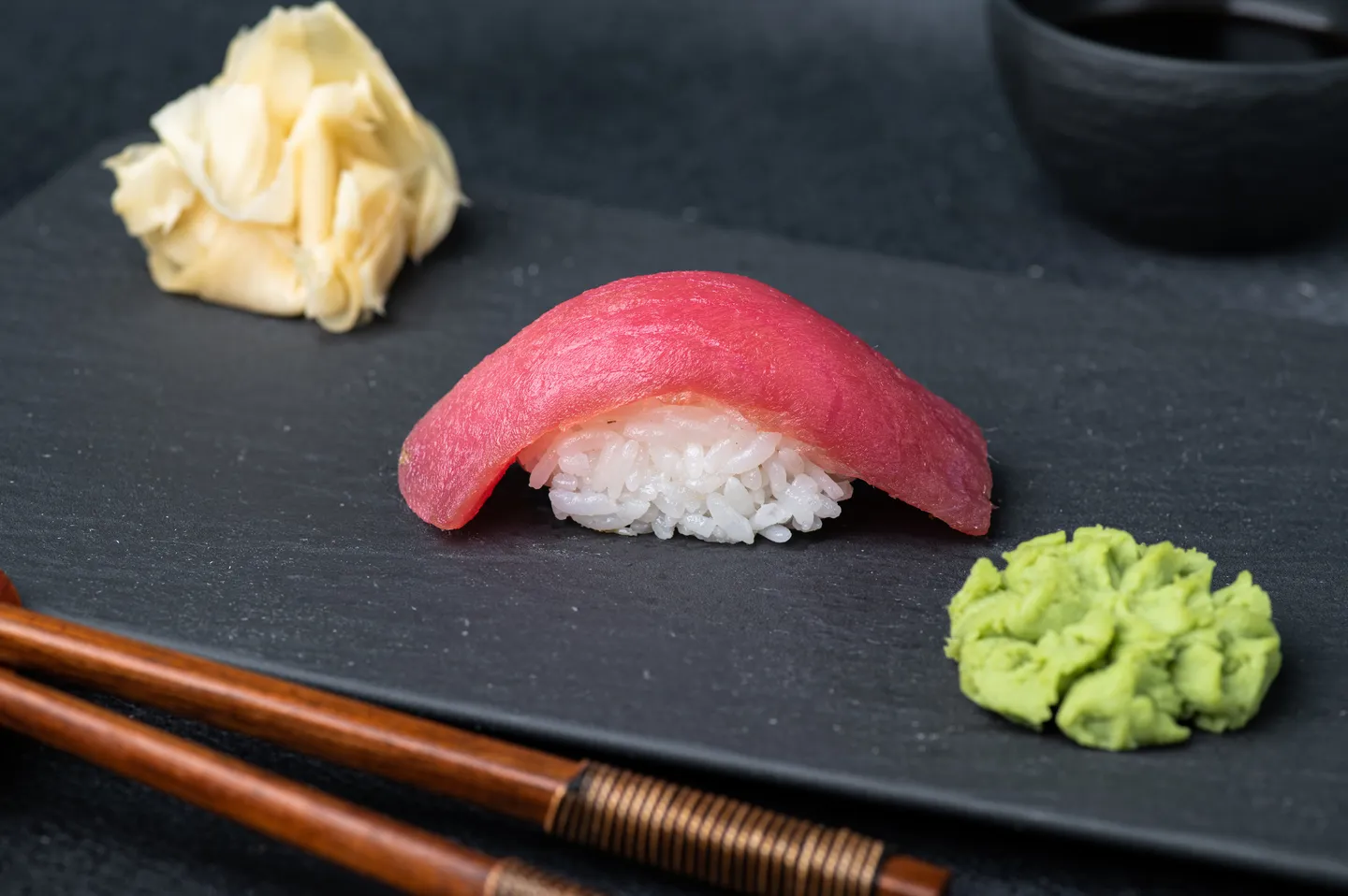 Tuna nigiri