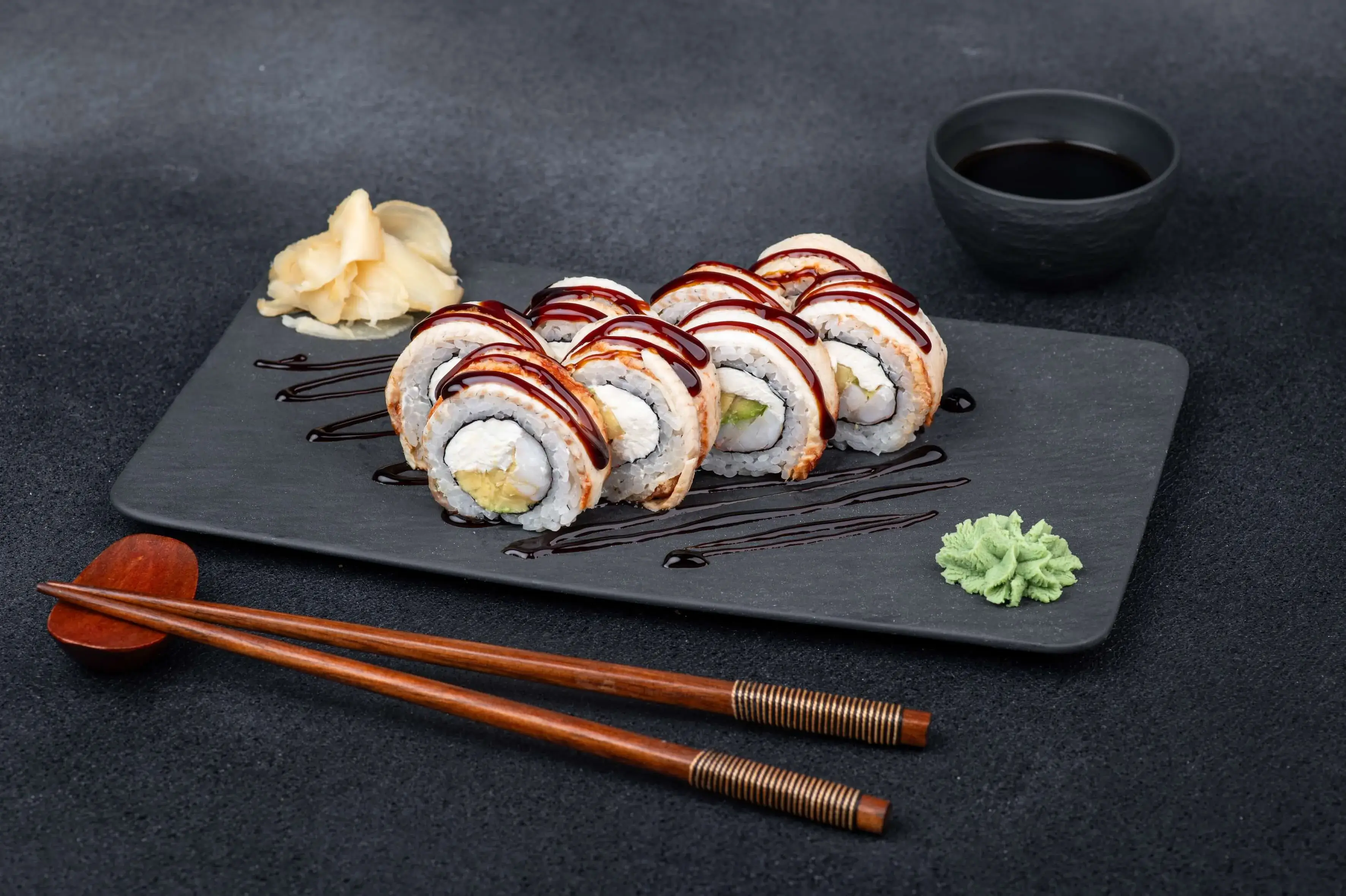 Филадельфия с угрем и креветкой 