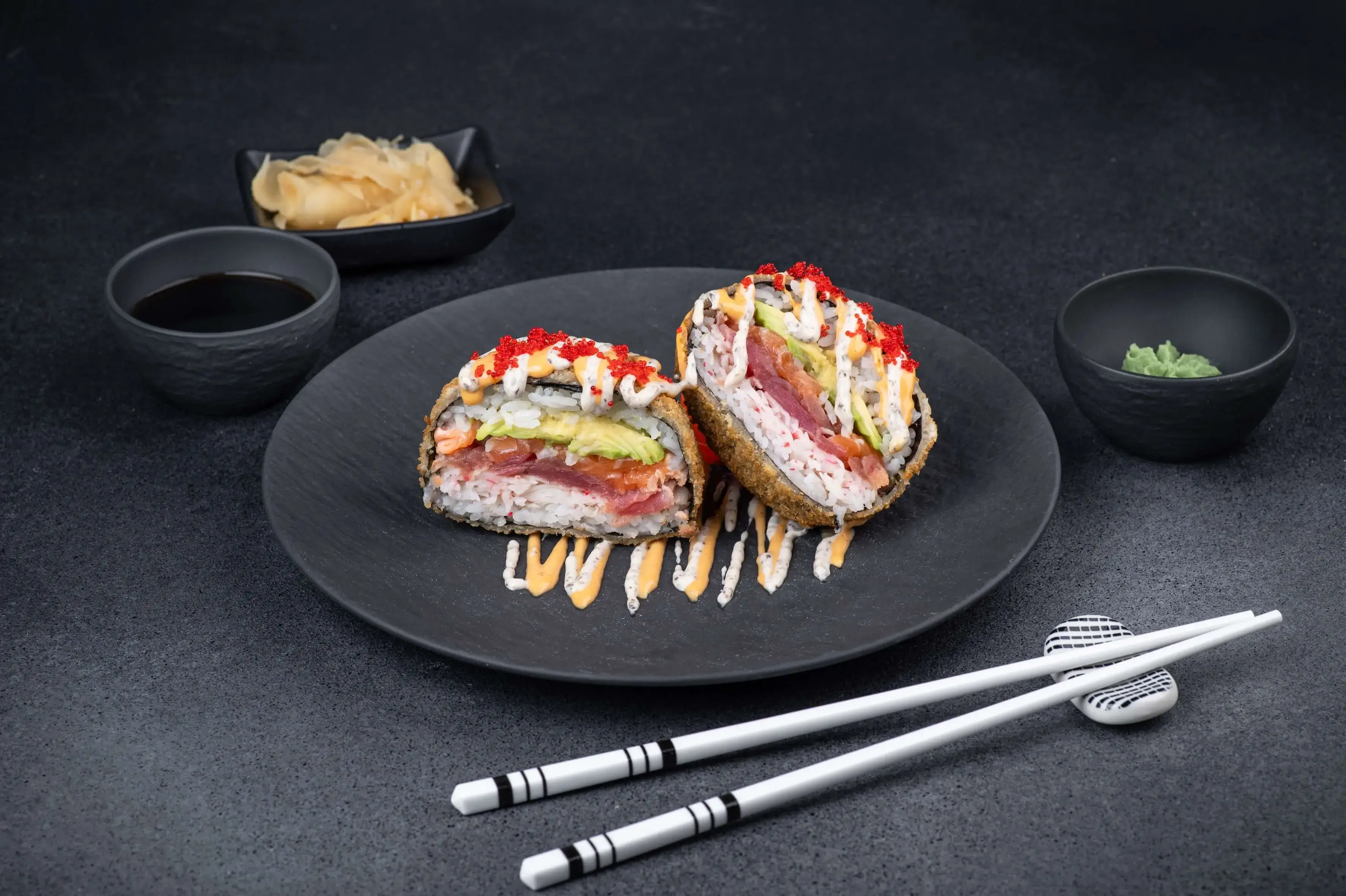 Суши-бургер с тунцом и лососем 