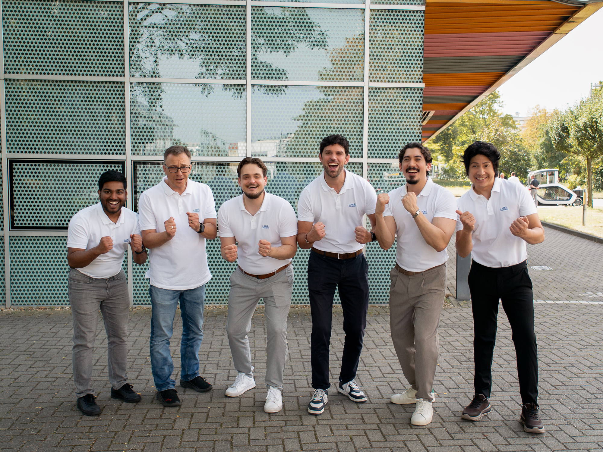 Das Team hinter LabThunder: Mit 500.000 Euro Investment gestalten wir die nächste Phase des KI-gestützten Wissensmanagements im Labor.