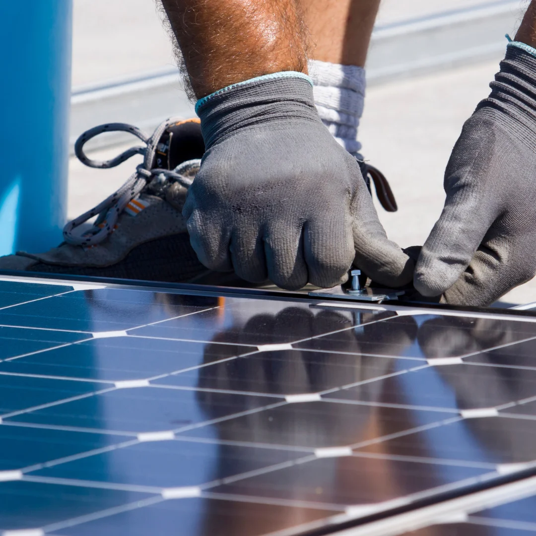 Vue détaillée des cellules photovoltaïques d’un panneau solaire