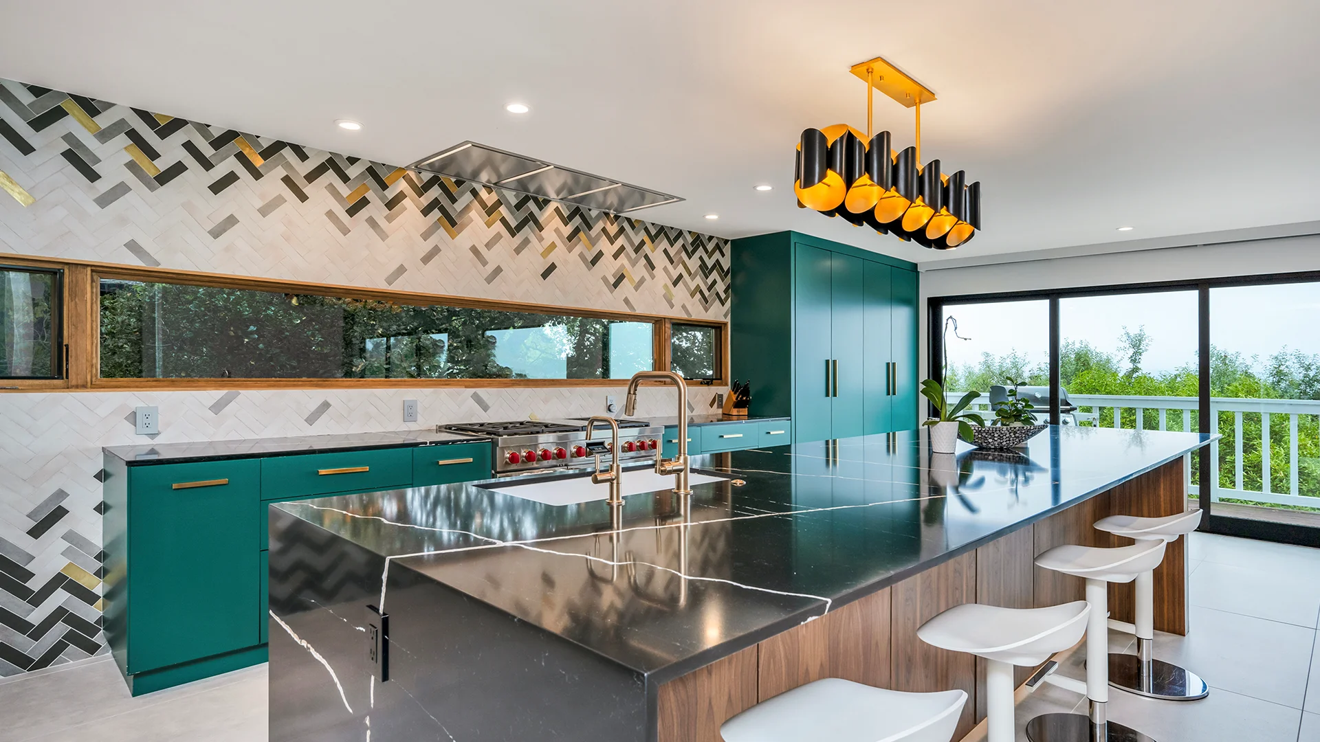 Before and after image of a renovated kitchen by Global Arch Construction