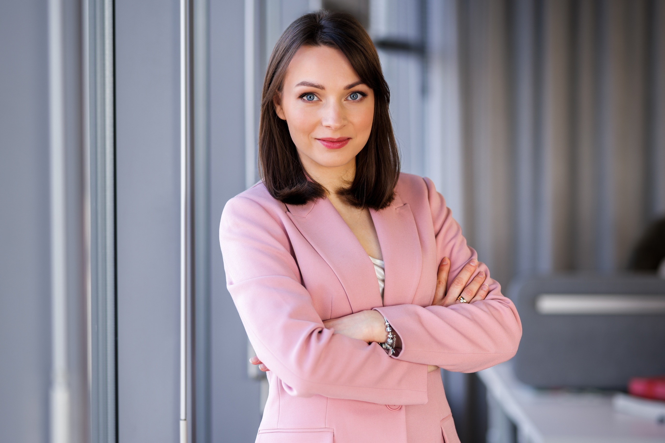 Emilia Legierska, Transaction Director w Walter Herz, w różowej marynarce