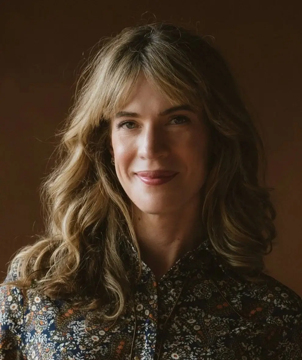 Anne Metz on neutral background